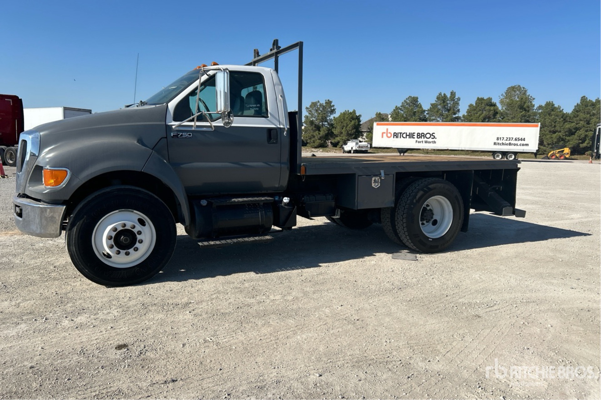 General Appearance with Bild, Ecke vorne links