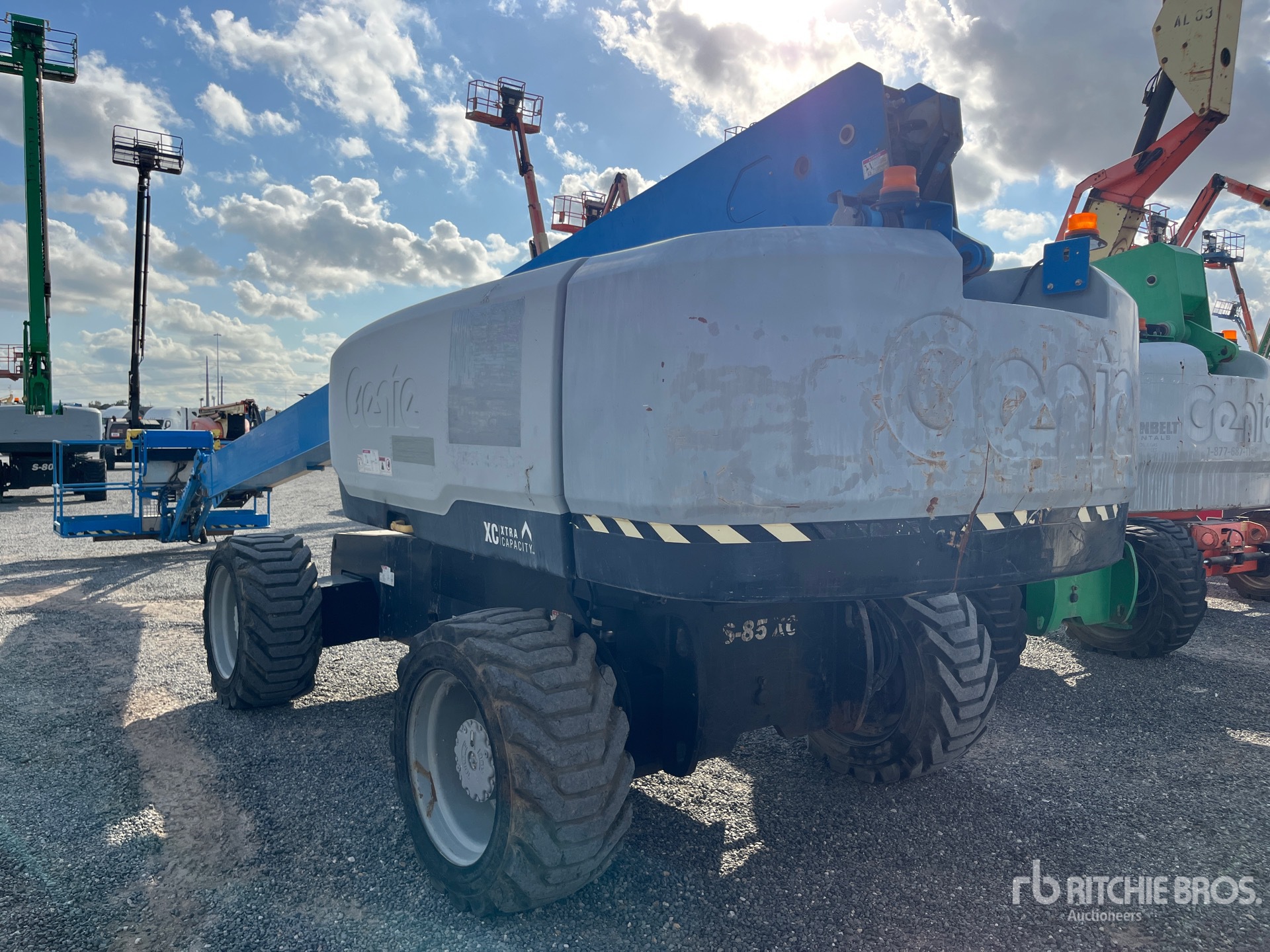 General Appearance with Foto, angolo posteriore sinistro