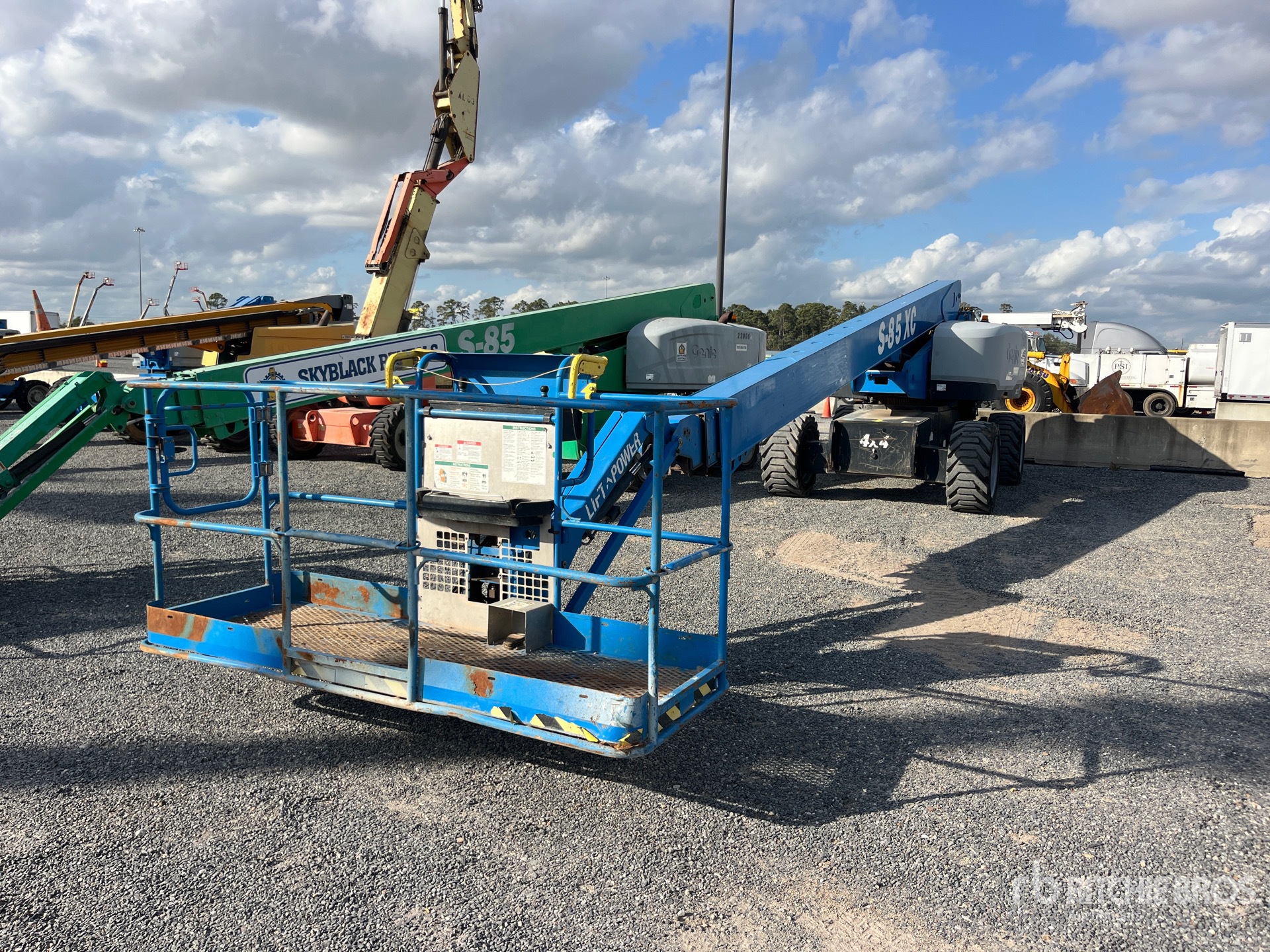 General Appearance with Foto, angolo anteriore sinistro