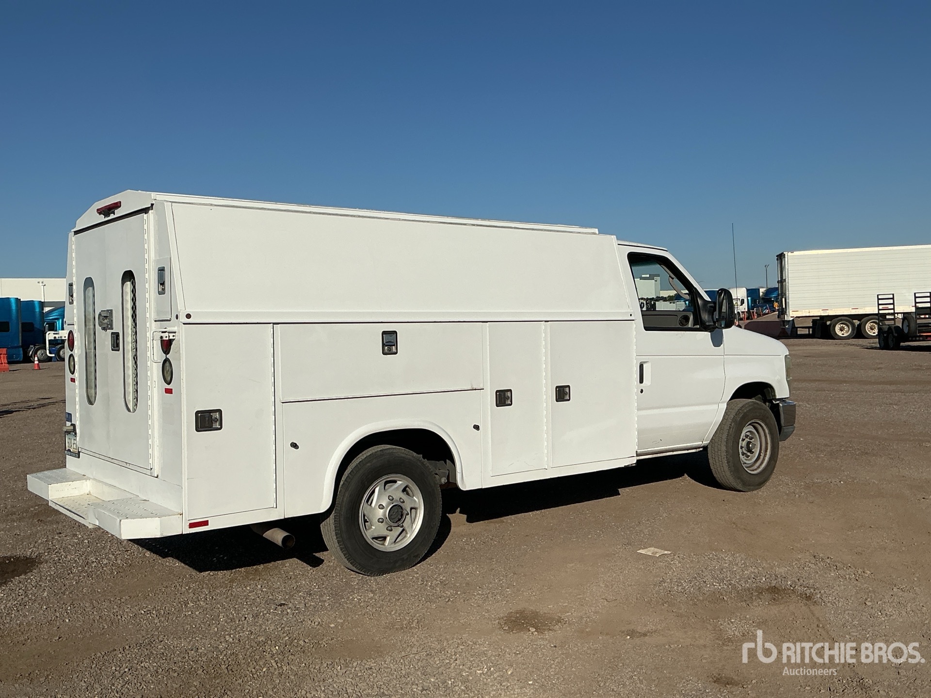 Aspect général with Image, coin arrière droit