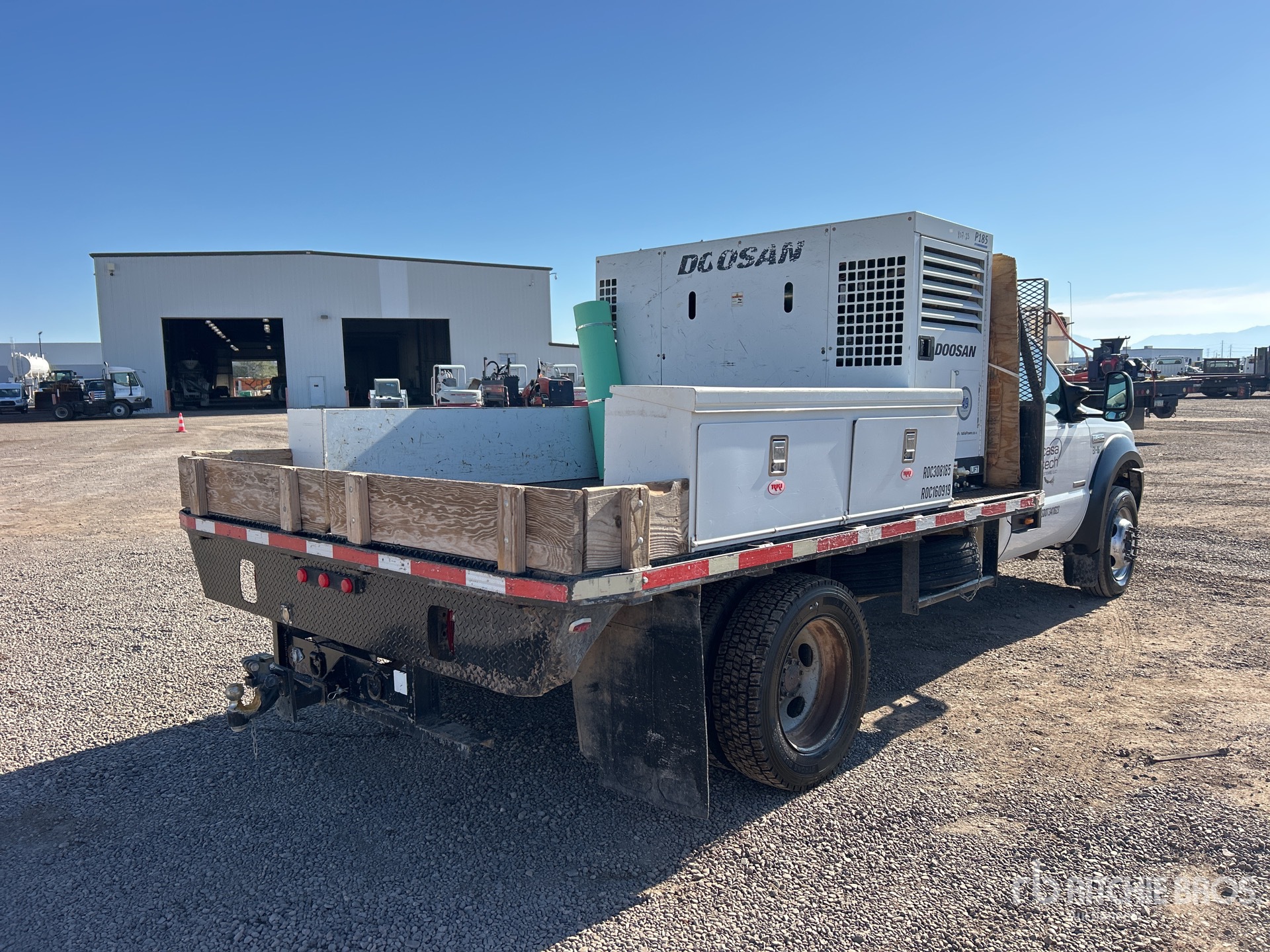 Aspect général with Image, coin arrière droit