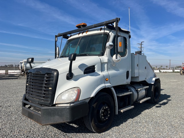 2015 International Cascadia 113 Toter Truck