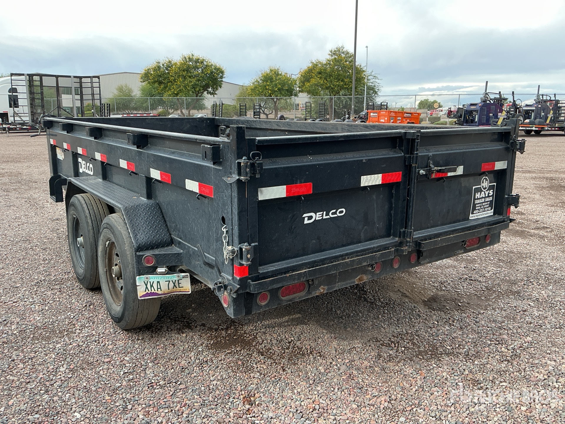 General Appearance with Foto, angolo posteriore sinistro