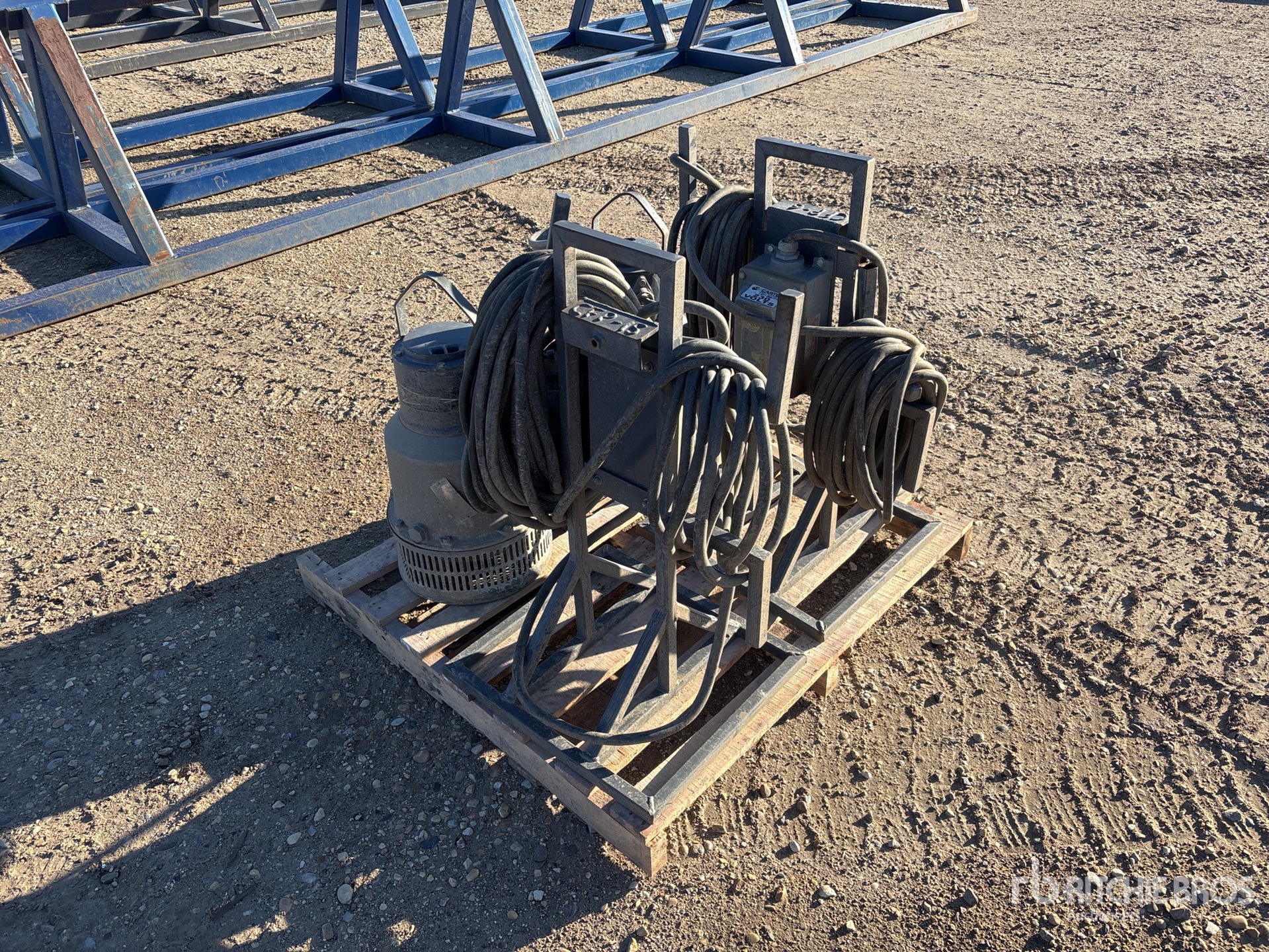 General Appearance with Foto, angolo posteriore sinistro