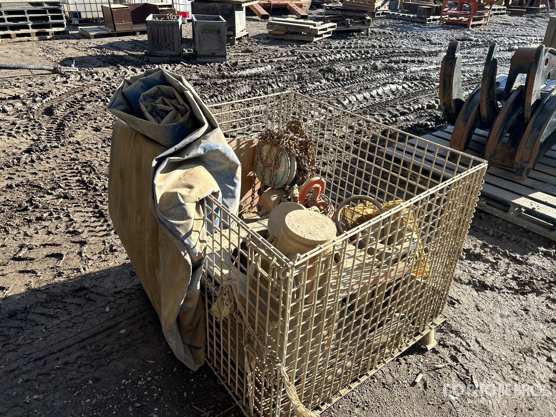 General Appearance with Bild, Ecke vorne rechts