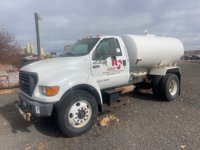 2000 Ford F-750 2000 gal 4x2 Water Truck