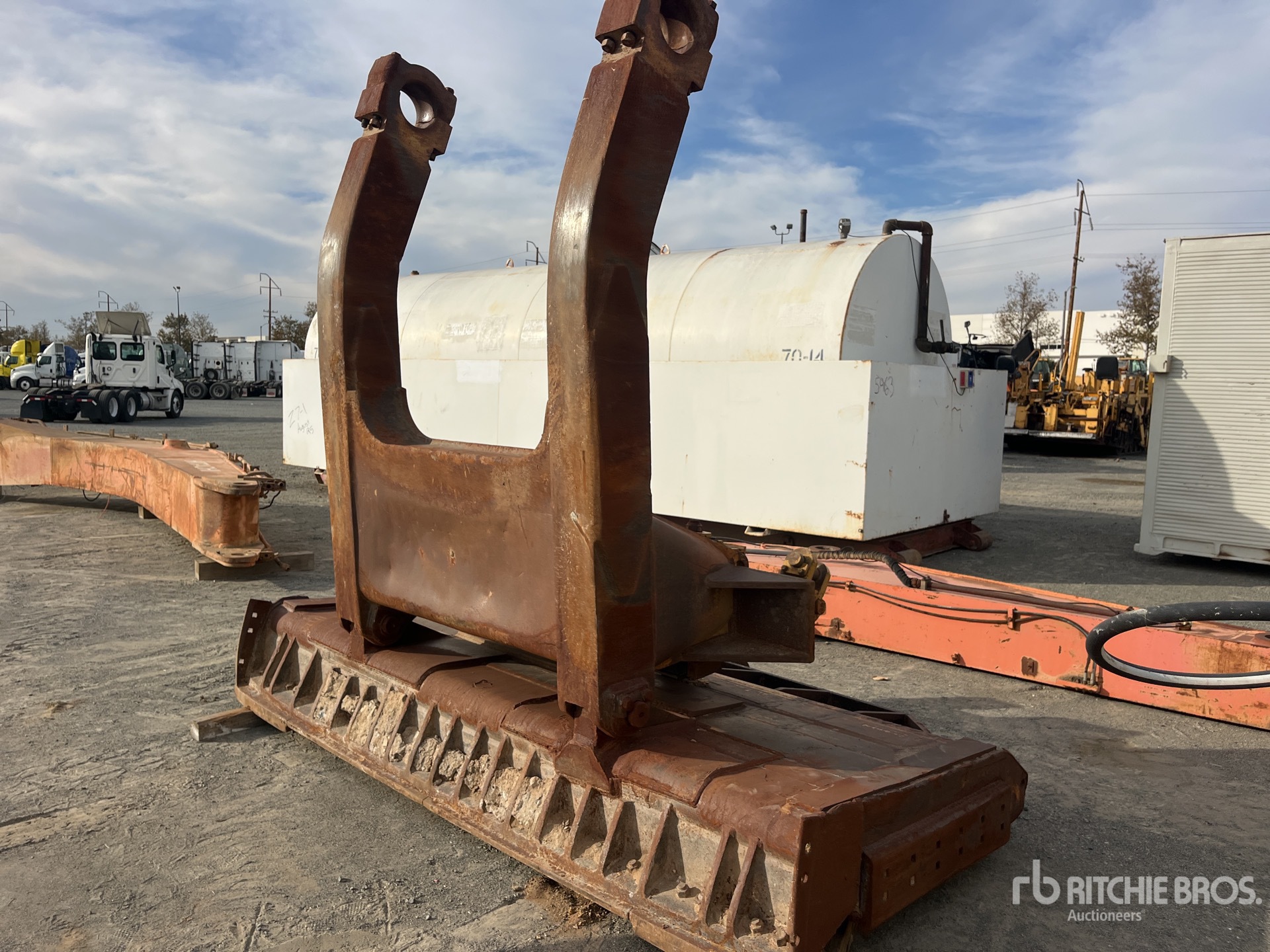 General Appearance with Foto, angolo anteriore sinistro