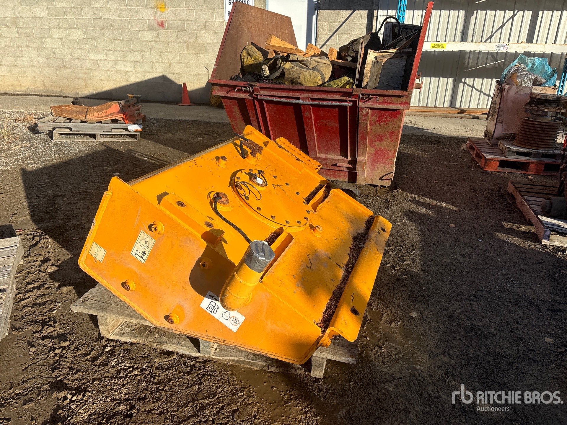 General Appearance with Bild, Ecke vorne rechts