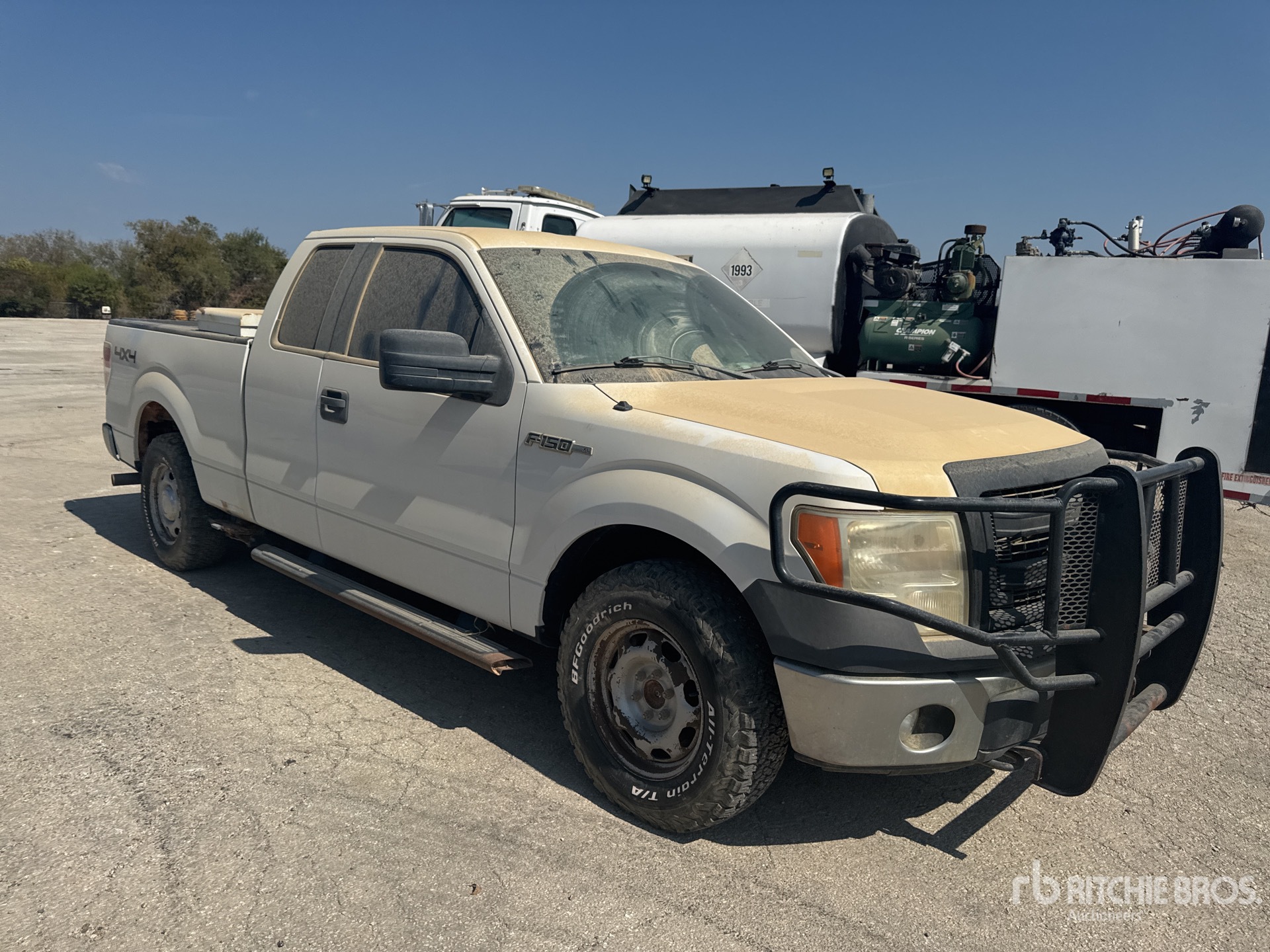 Aspect général with Image, coin avant droit