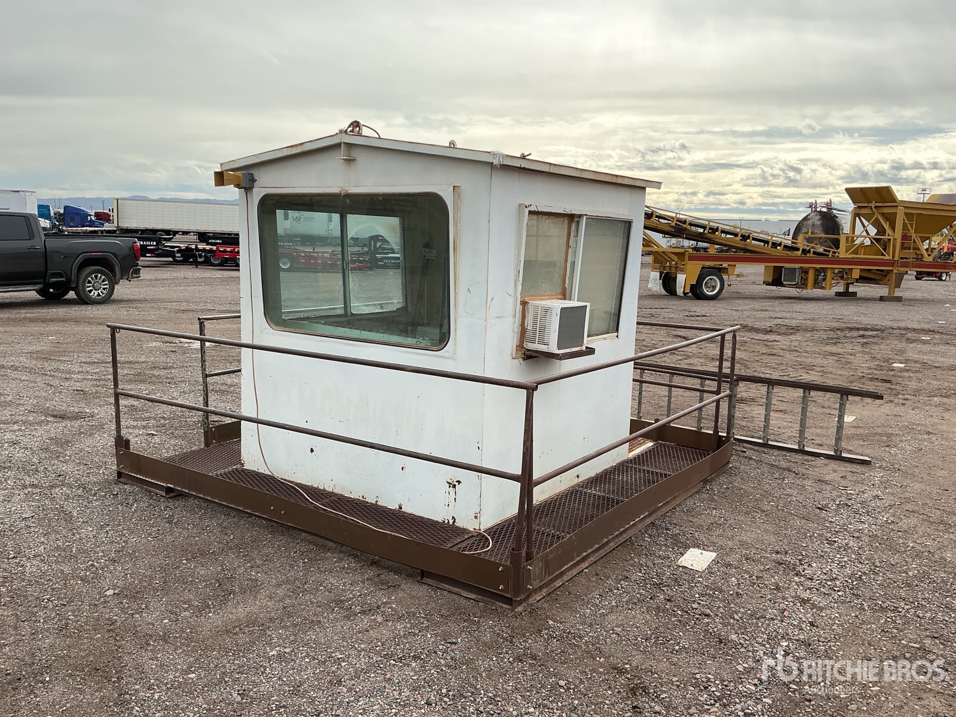 General Appearance with Picture, Left Front Corner