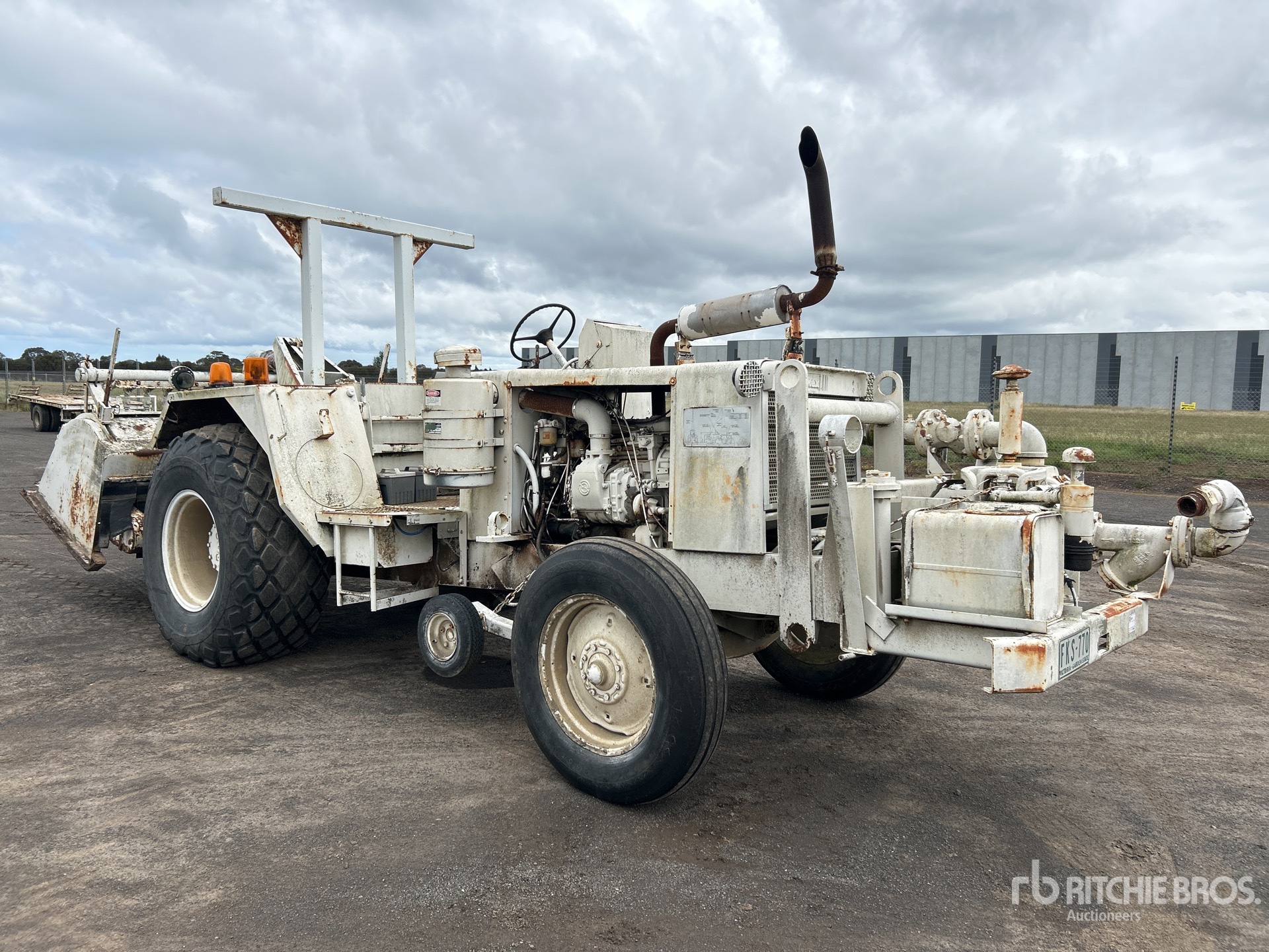 General Appearance with Picture, Right Front Corner