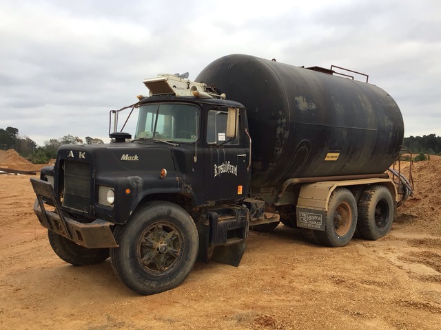 1979 (unverified) Mack RM 6x4 Water Truck