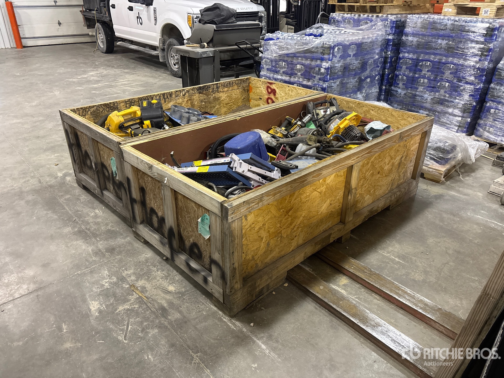 General Appearance with Bild, Ecke hinten links