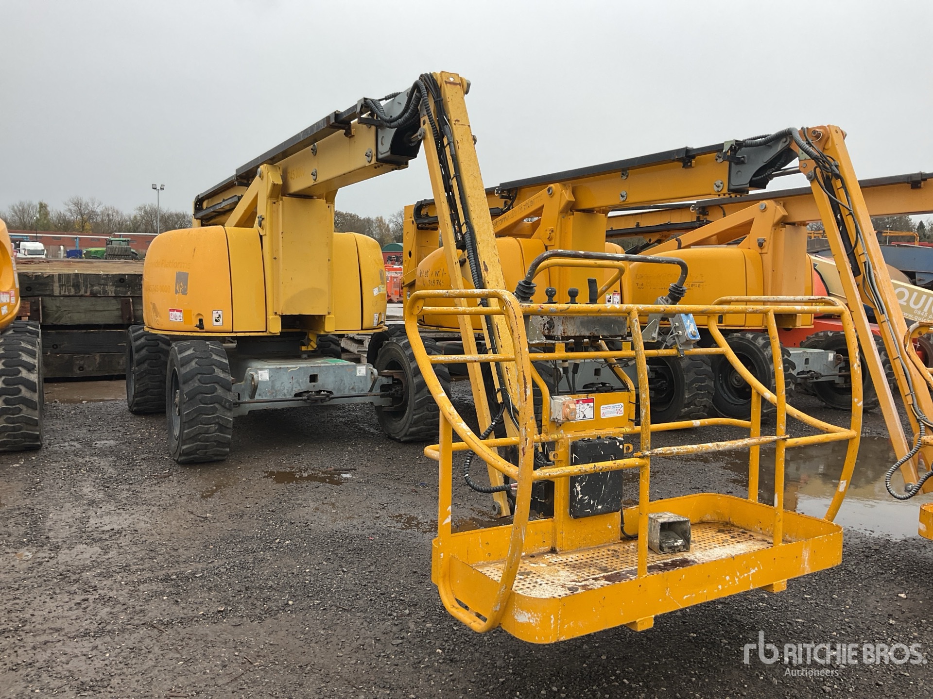 General Appearance with Picture, Right Front Corner