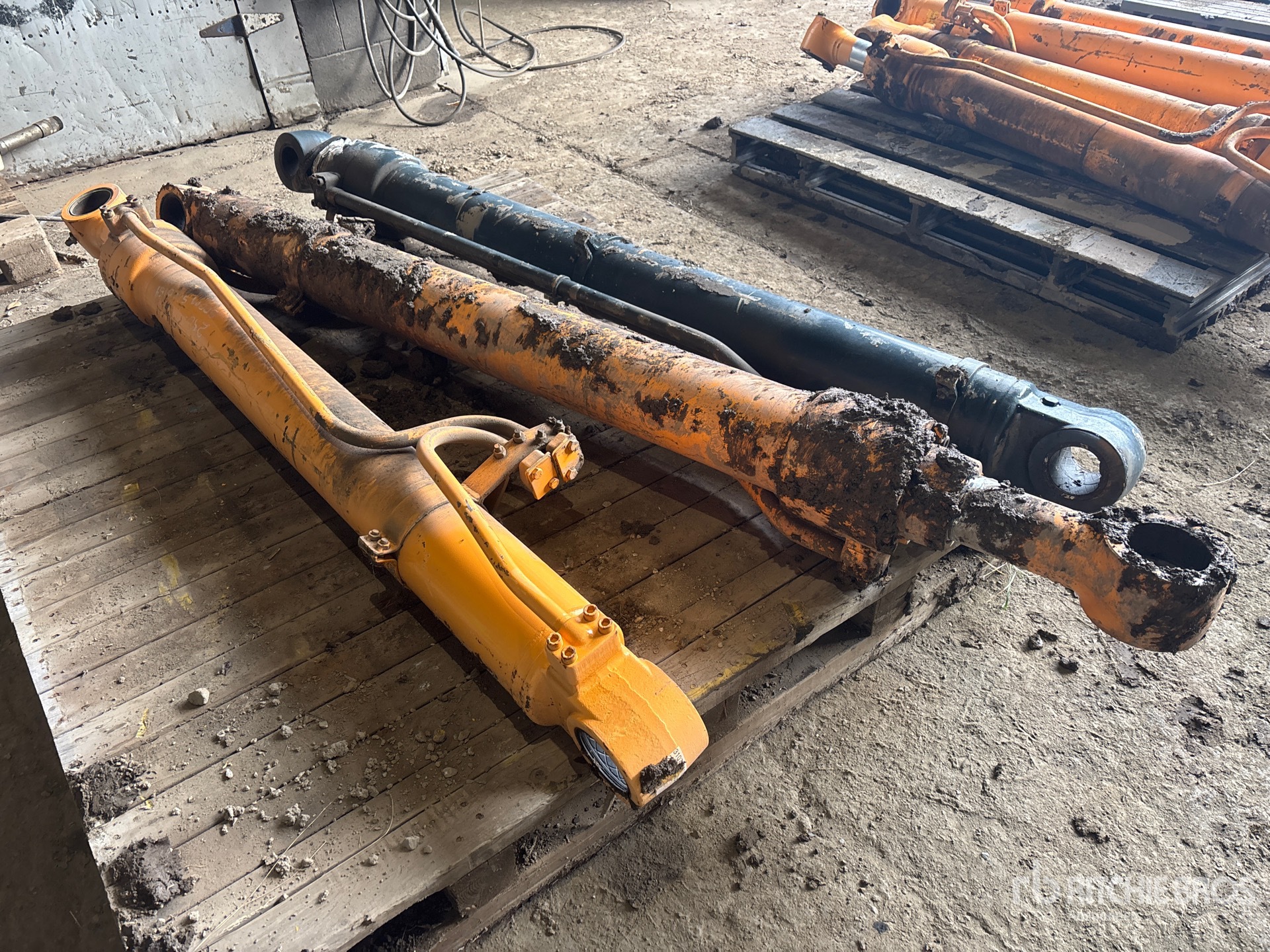 General Appearance with Foto, angolo anteriore sinistro