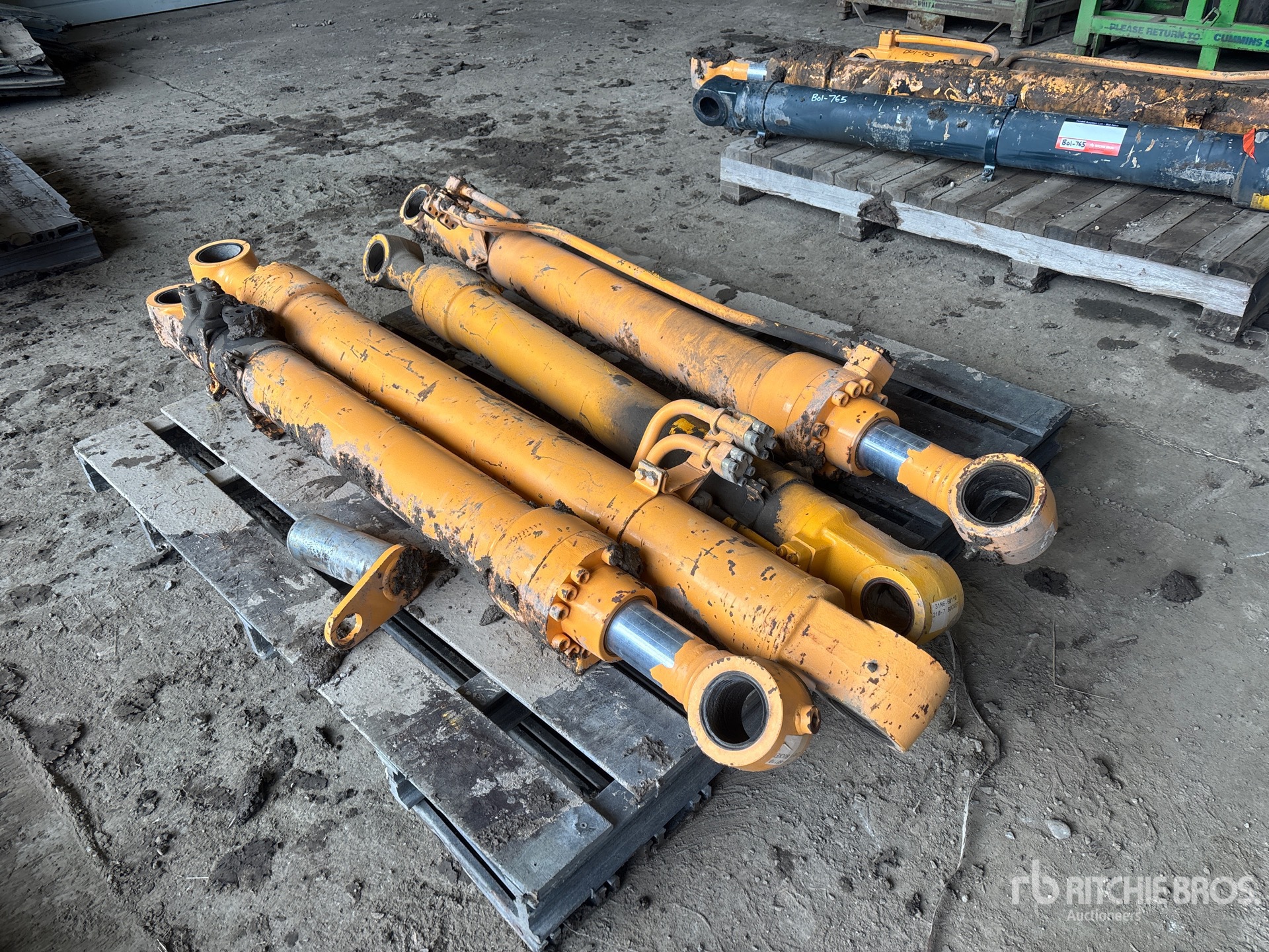 General Appearance with Foto, angolo anteriore sinistro