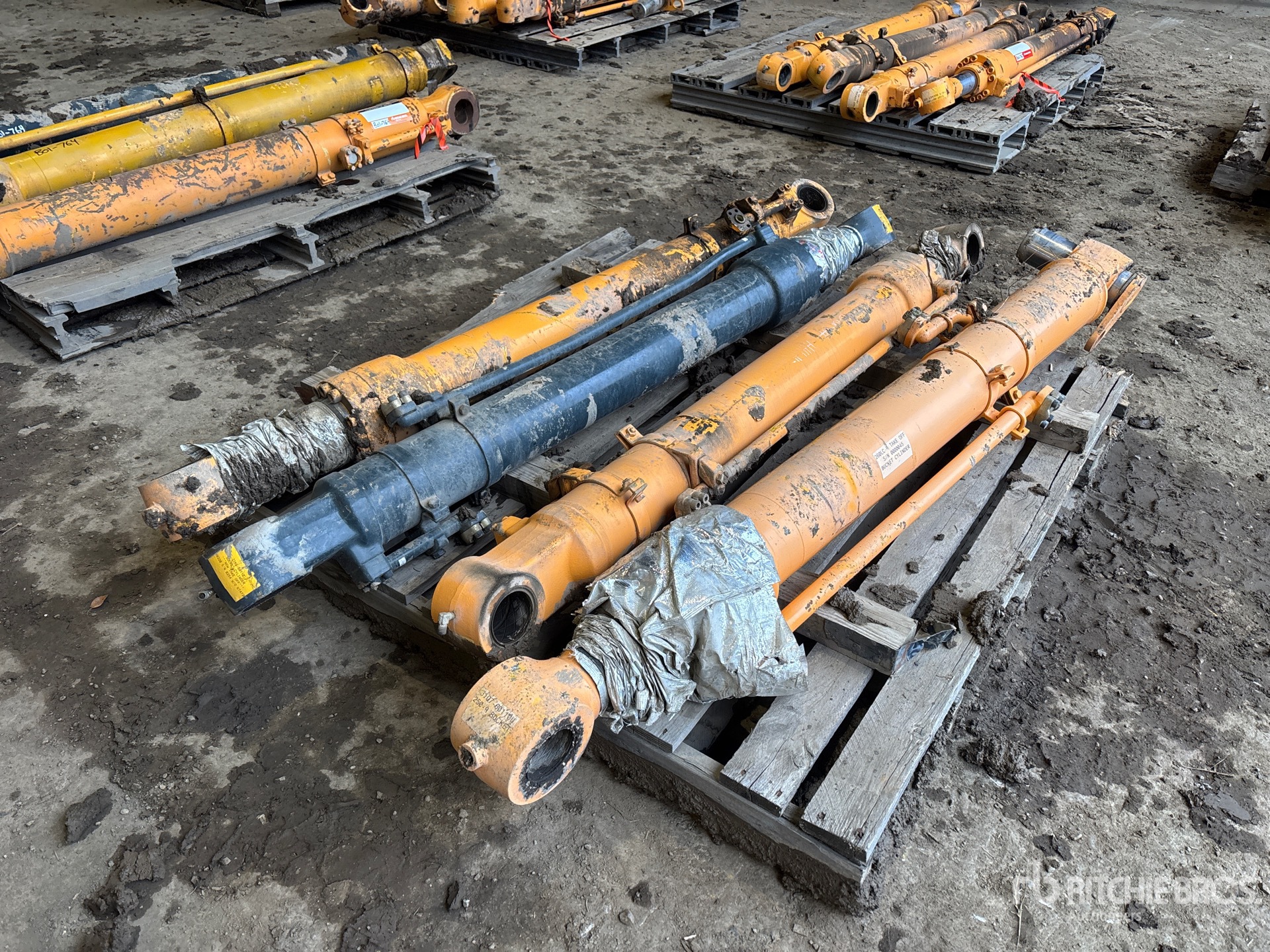 General Appearance with Bild, Ecke vorne rechts