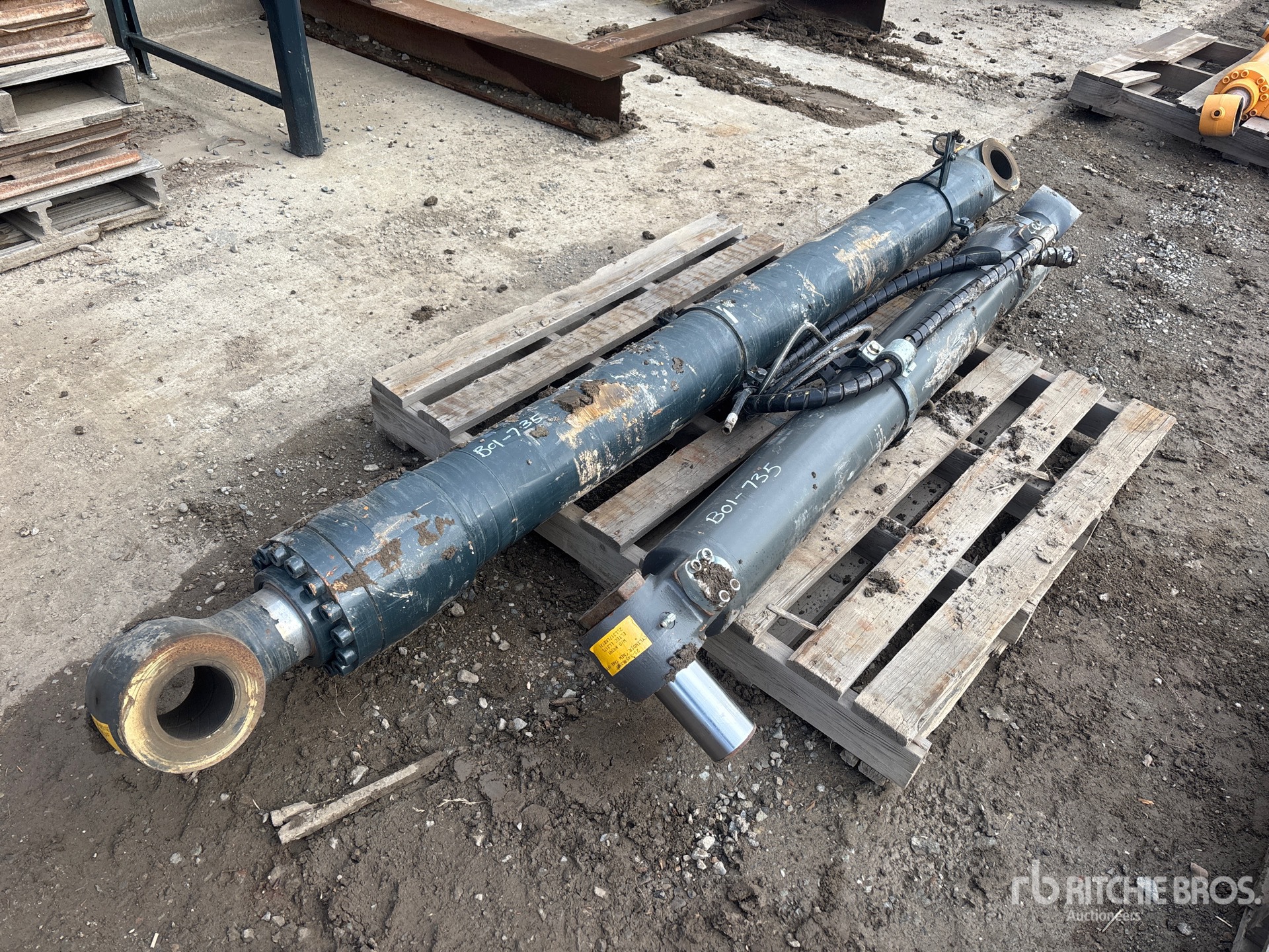 General Appearance with Bild, Ecke vorne rechts