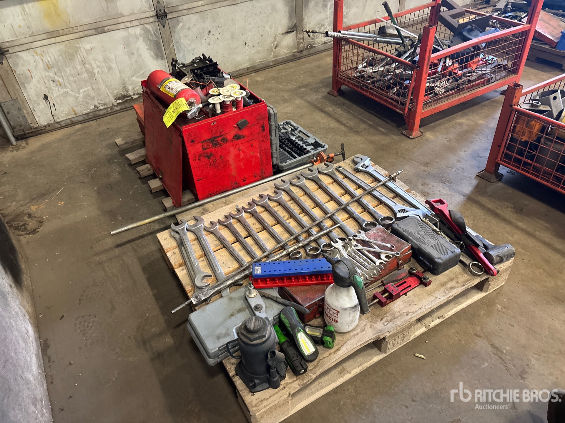 General Appearance with Bild, Ecke vorne rechts