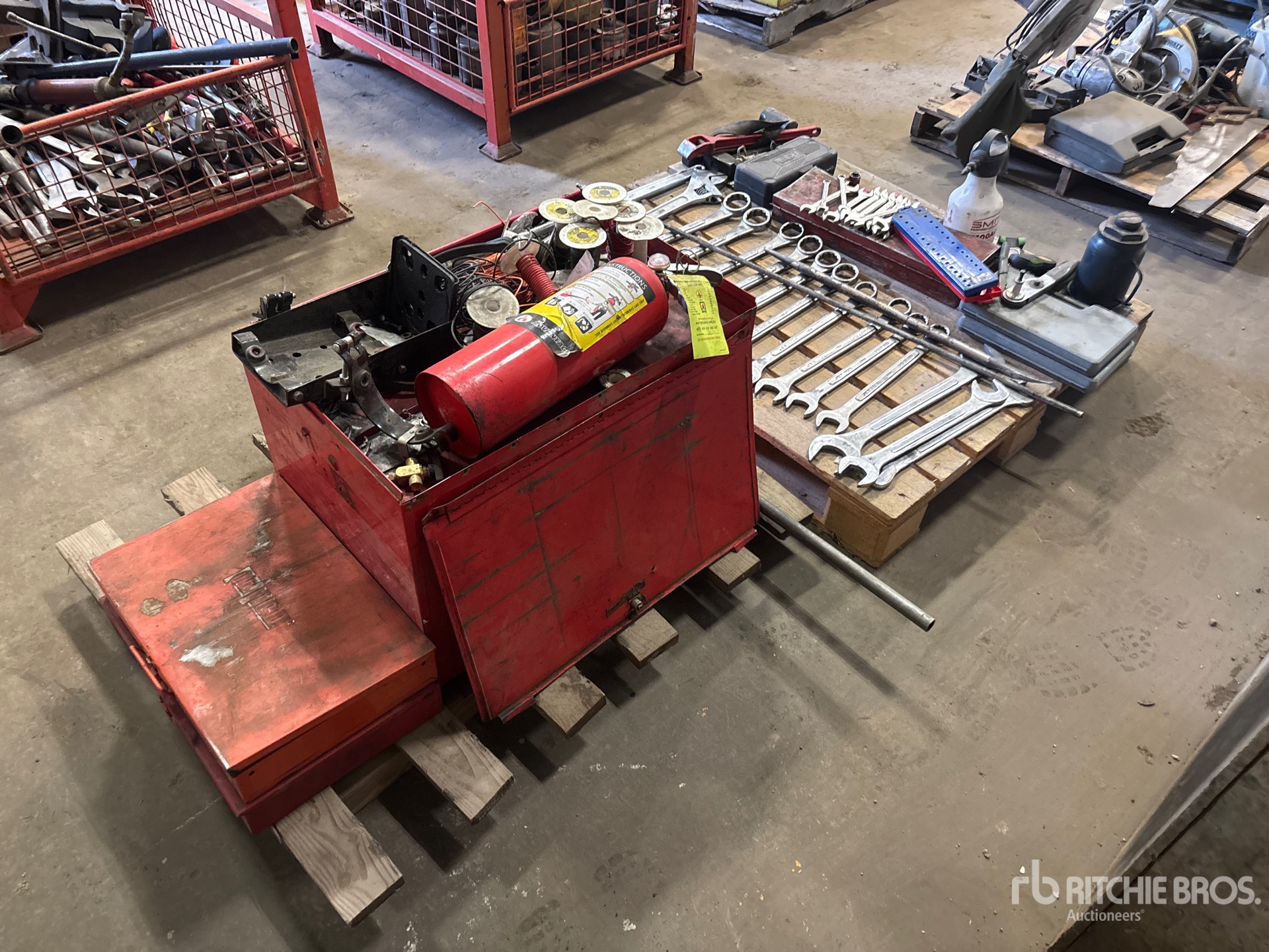 General Appearance with Bild, Ecke hinten rechts