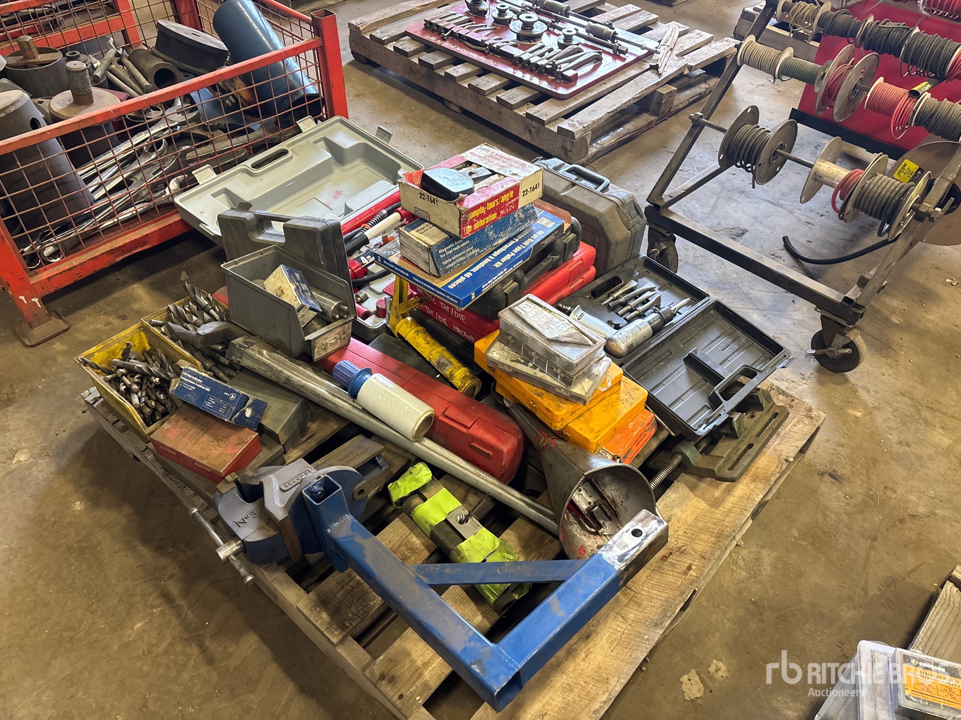 General Appearance with Bild, Ecke vorne rechts