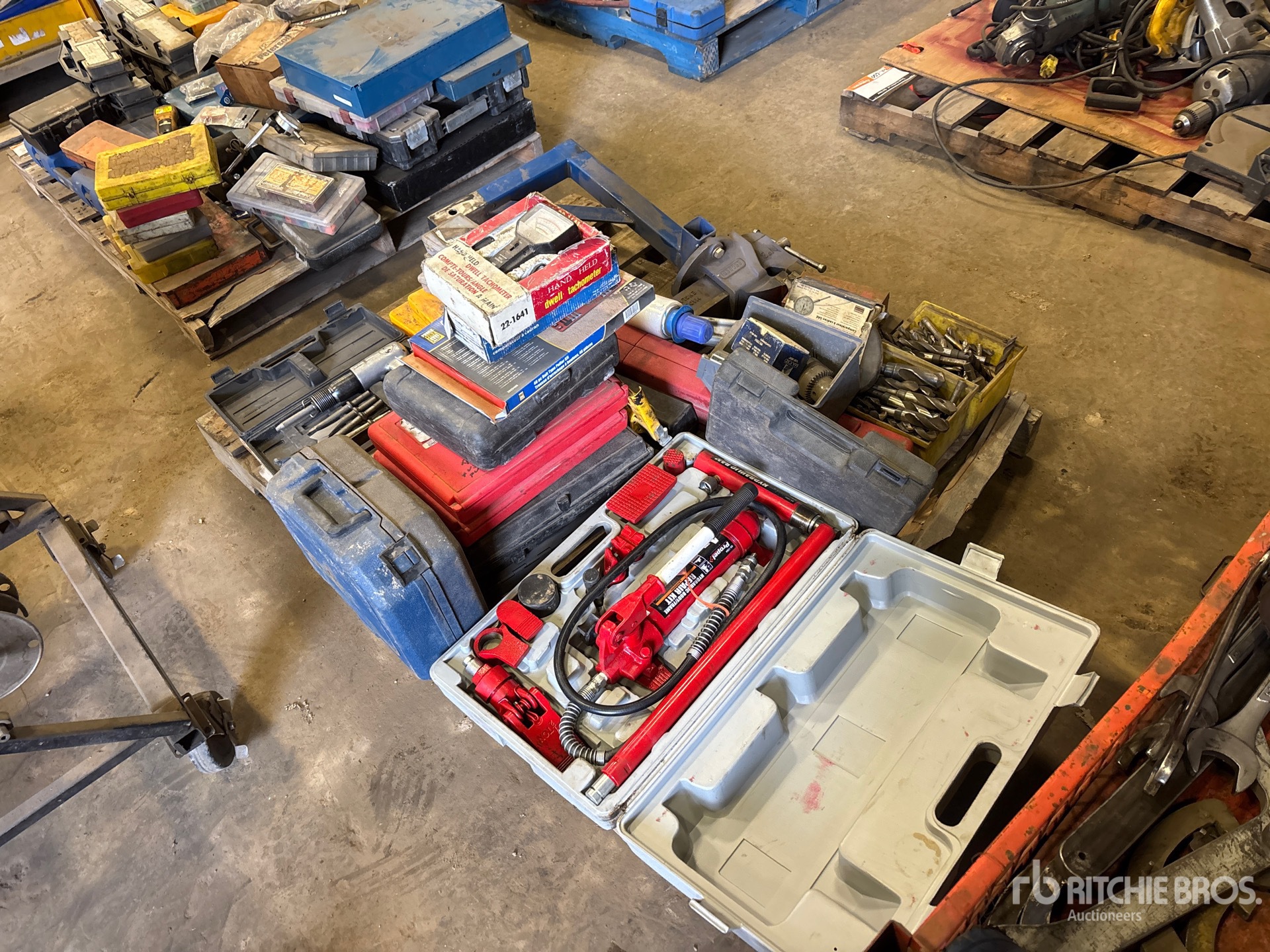 General Appearance with Bild, Ecke hinten links