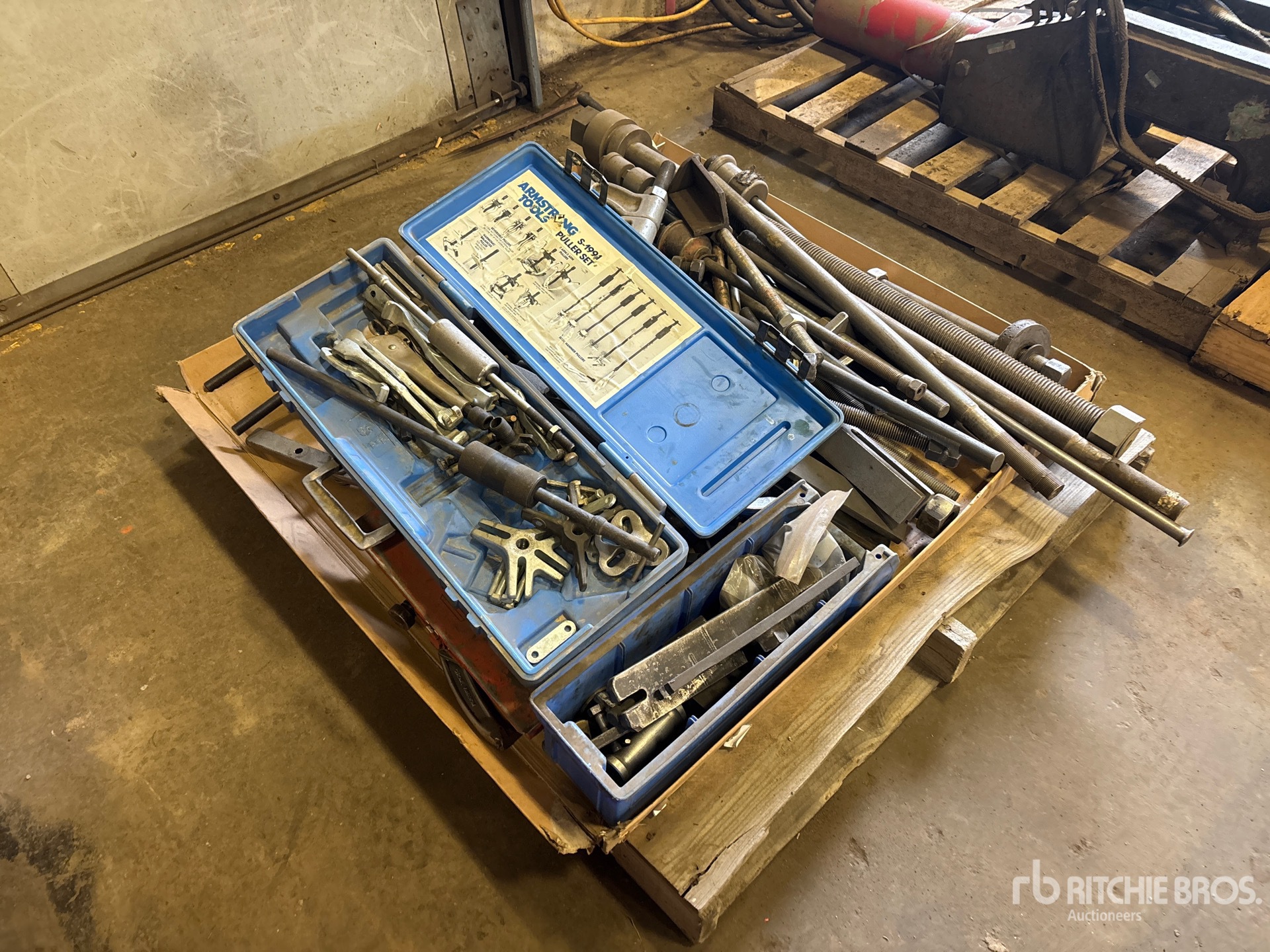 General Appearance with Bild, Ecke vorne rechts