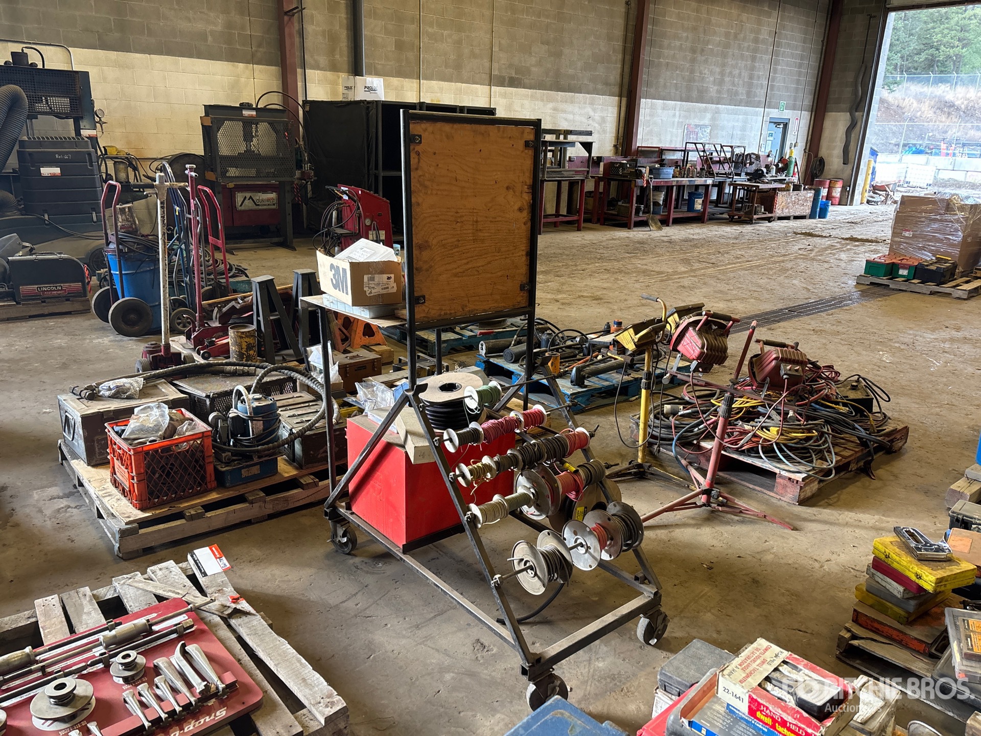 General Appearance with Bild, Ecke hinten links