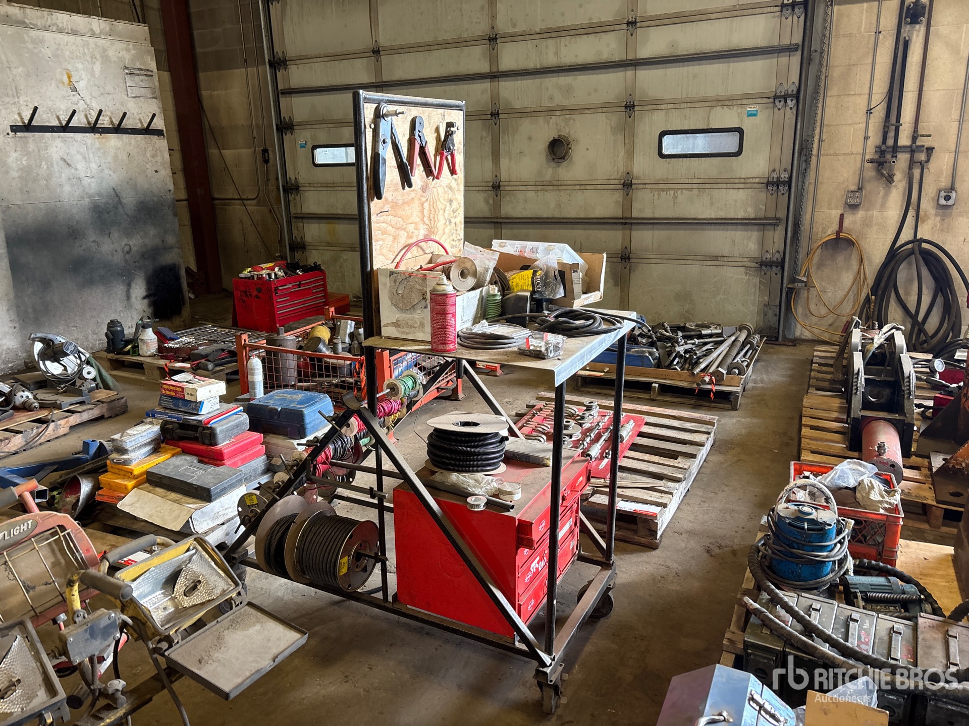 General Appearance with Bild, Ecke vorne rechts