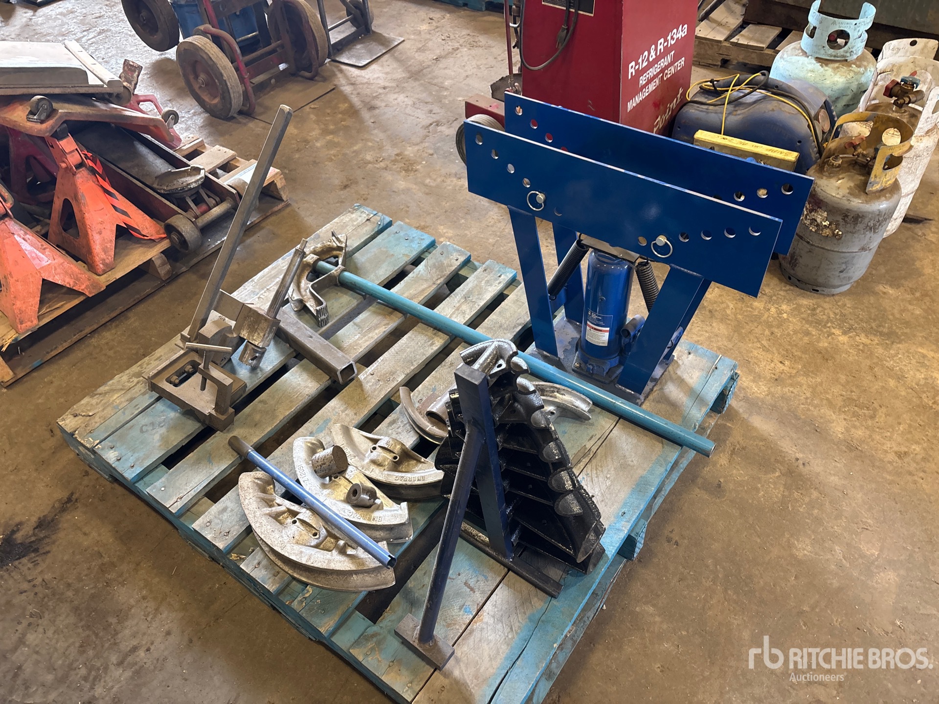 General Appearance with Bild, Ecke vorne rechts