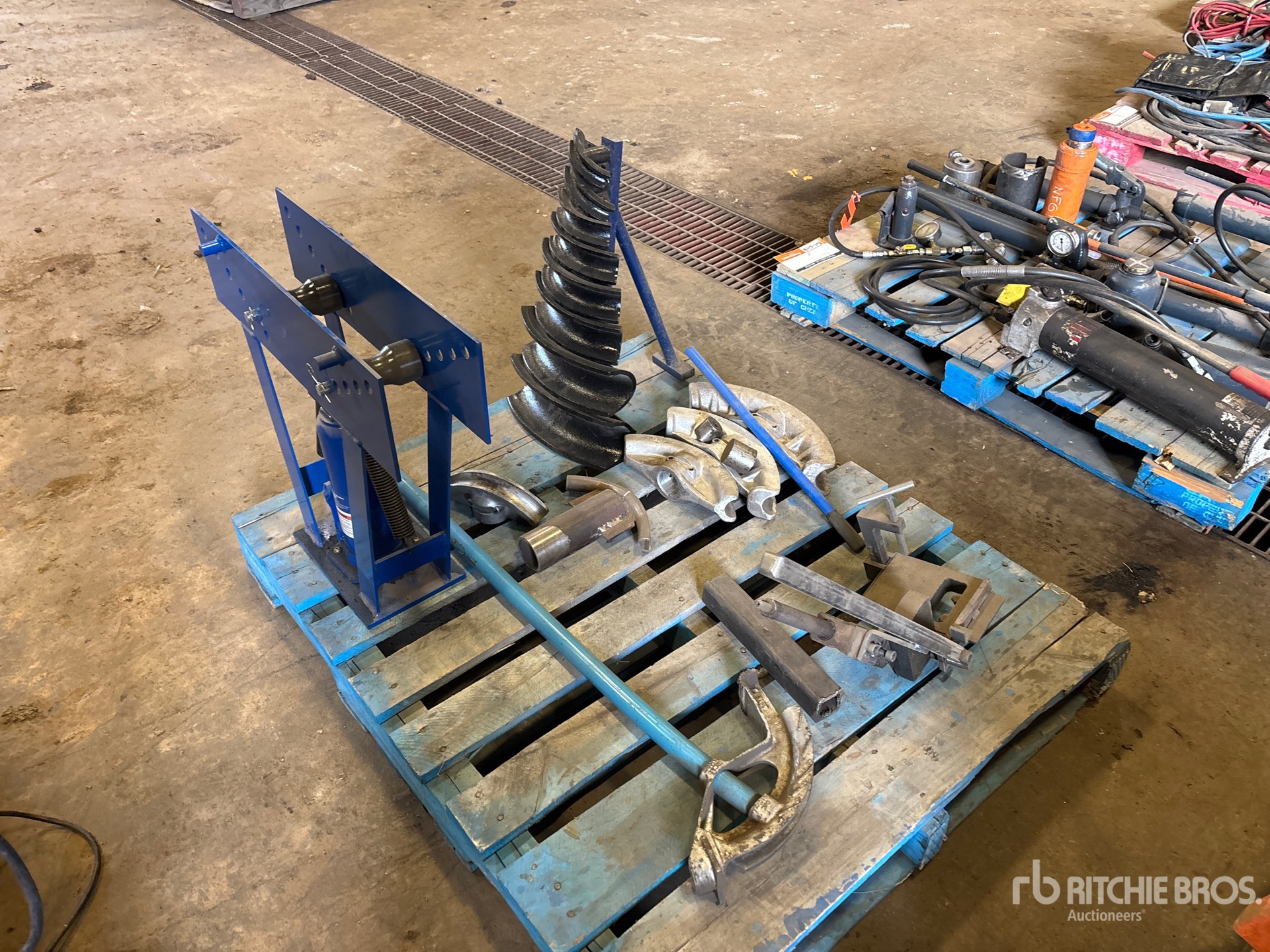 General Appearance with Bild, Ecke hinten links