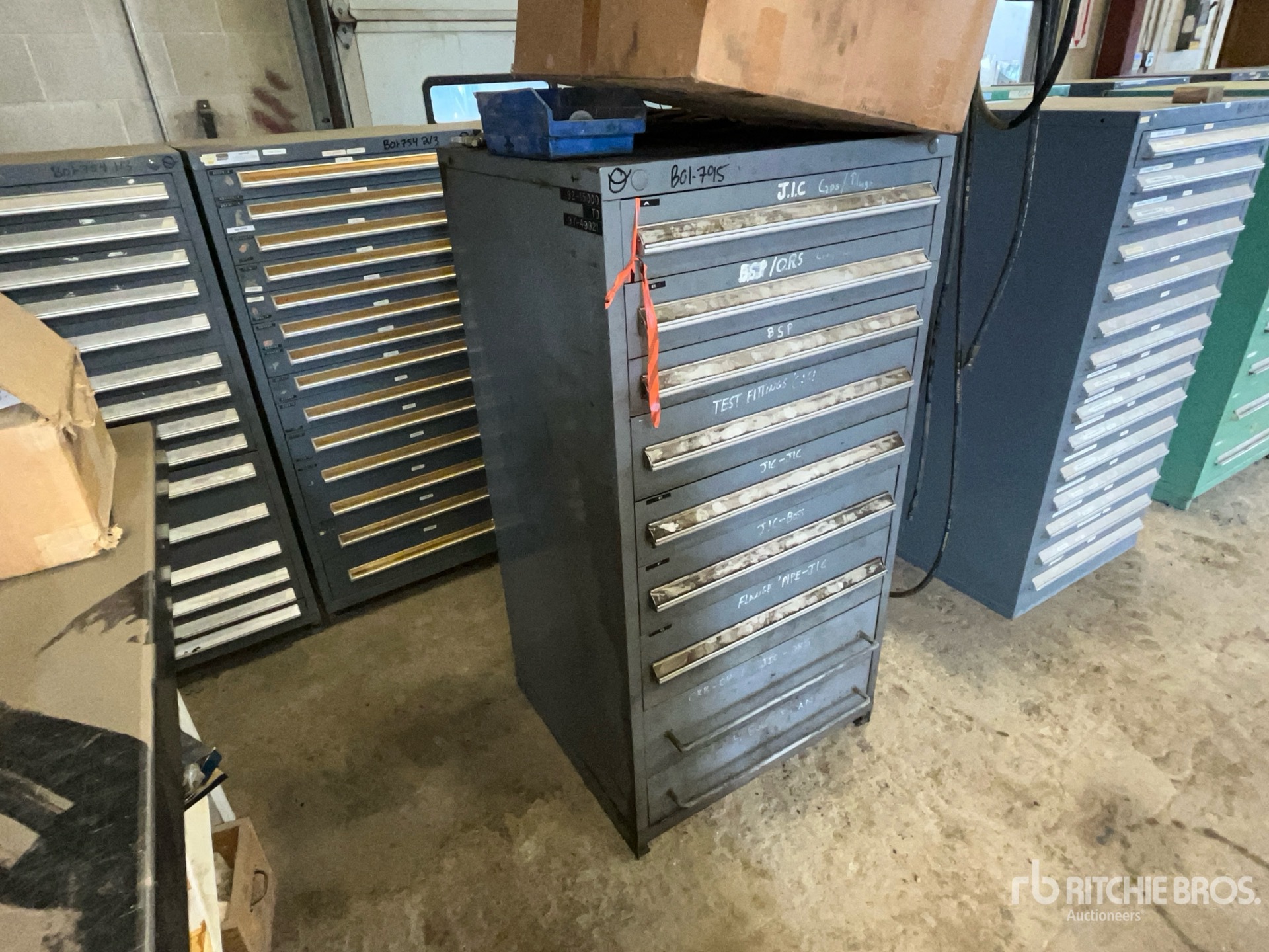 General Appearance with Bild, Ecke vorne rechts