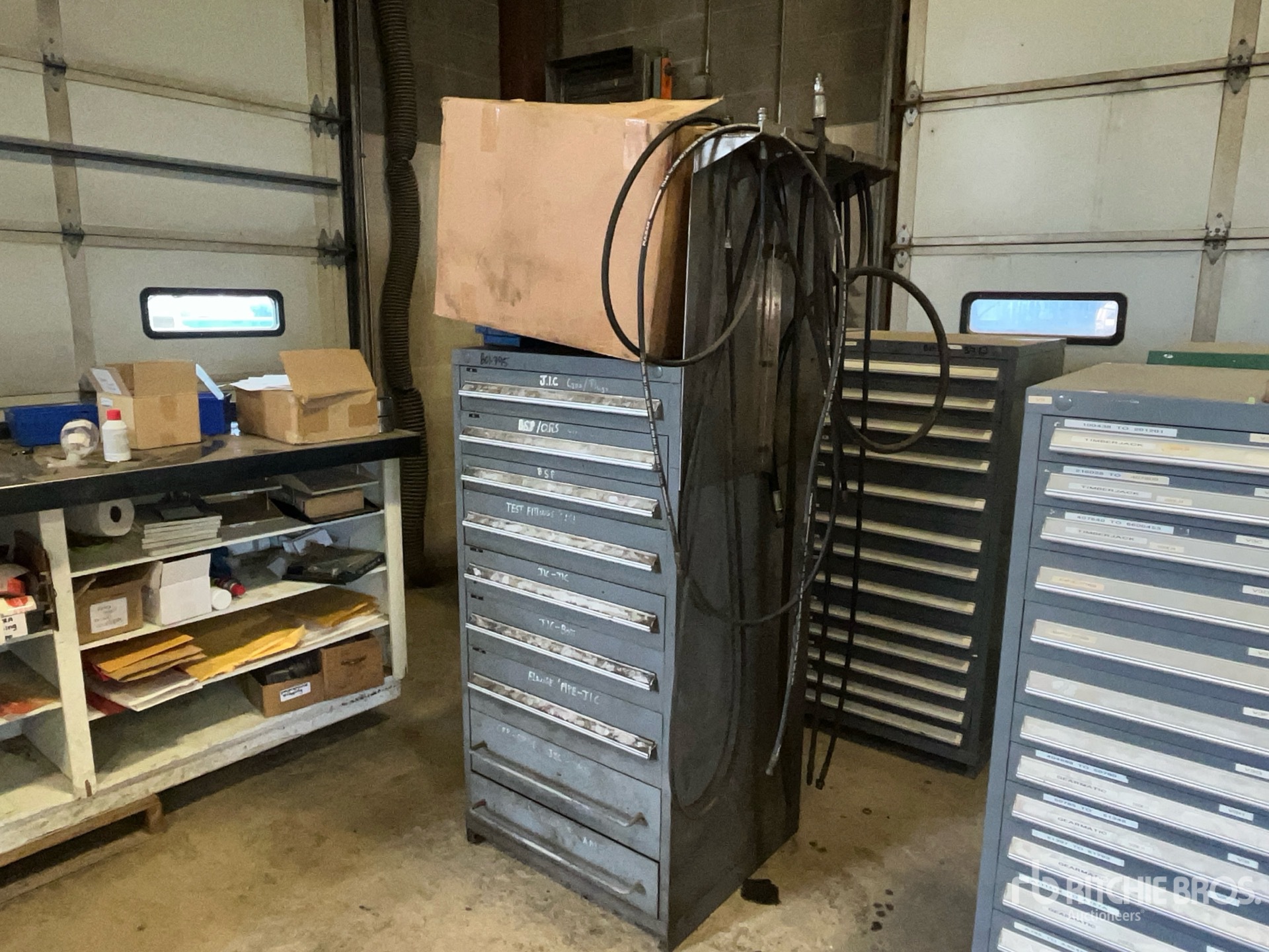 General Appearance with Bild, Ecke vorne links