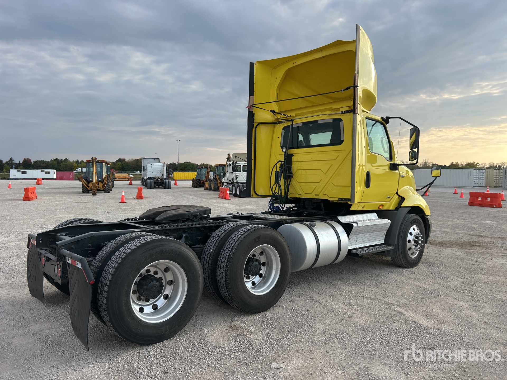 General Appearance with Imagen: esquina trasera derecha