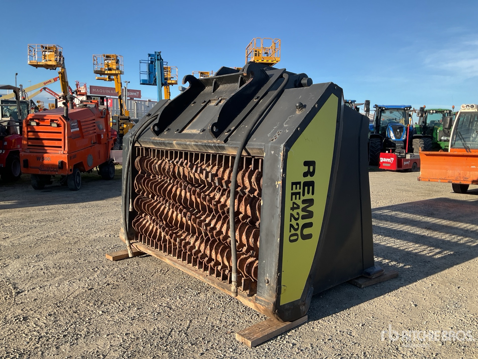 General Appearance with Picture, Right Front Corner