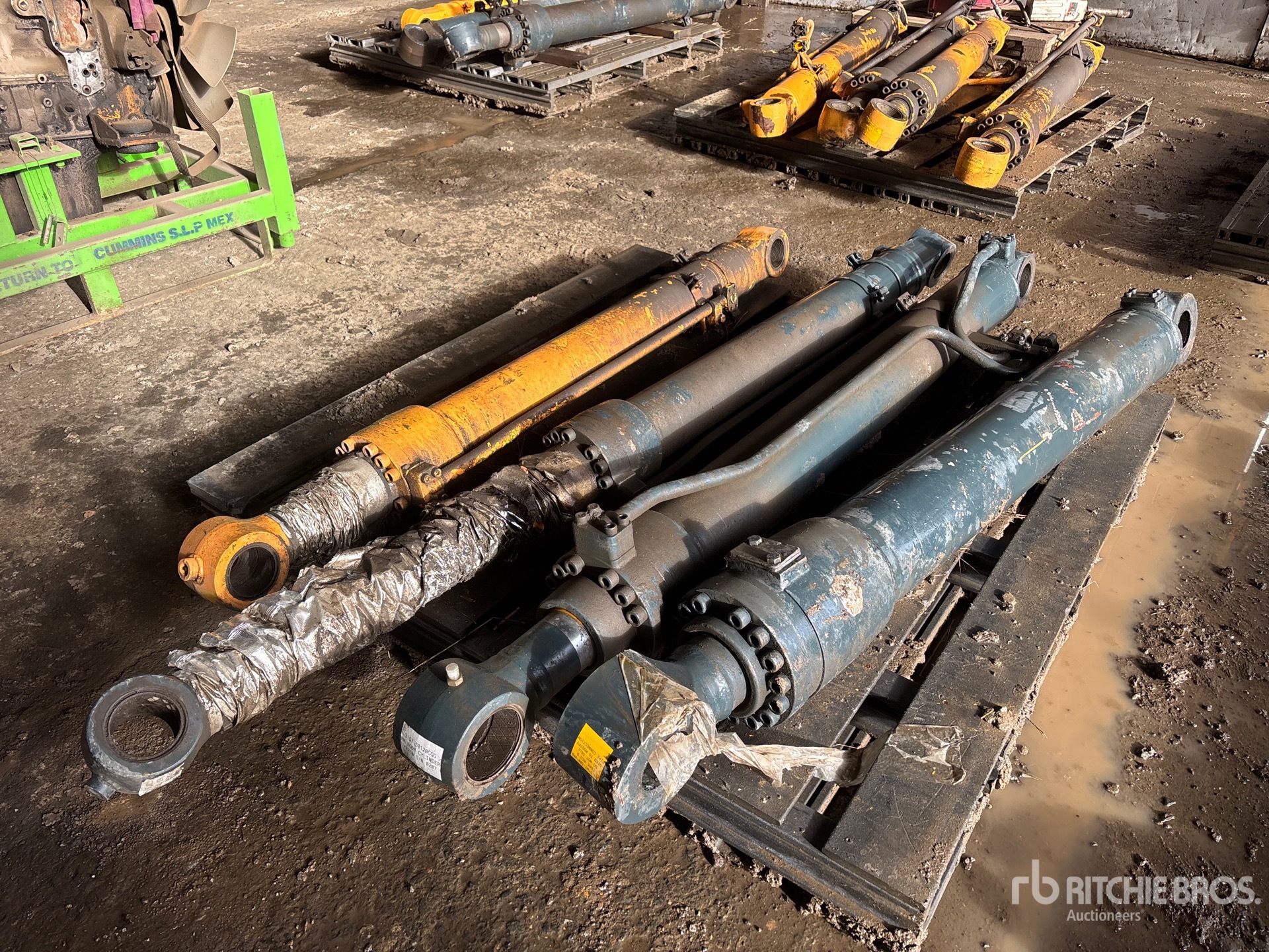 General Appearance with Bild, Ecke hinten links