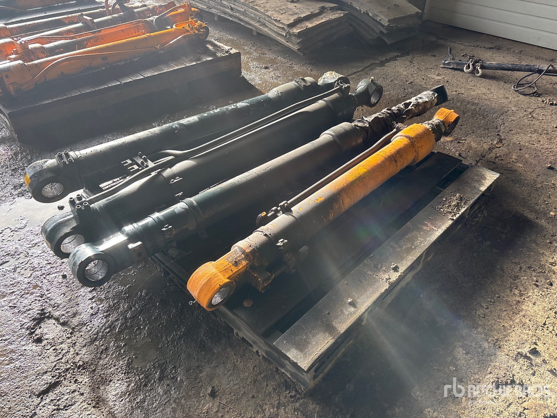 General Appearance with Bild, Ecke vorne rechts