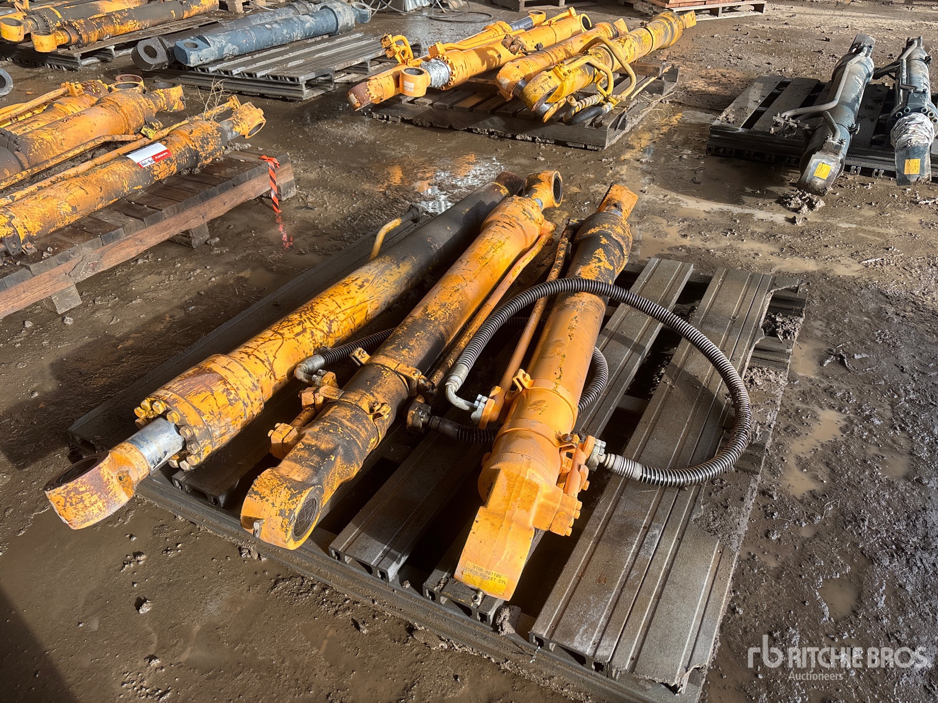 General Appearance with Bild, Ecke vorne rechts