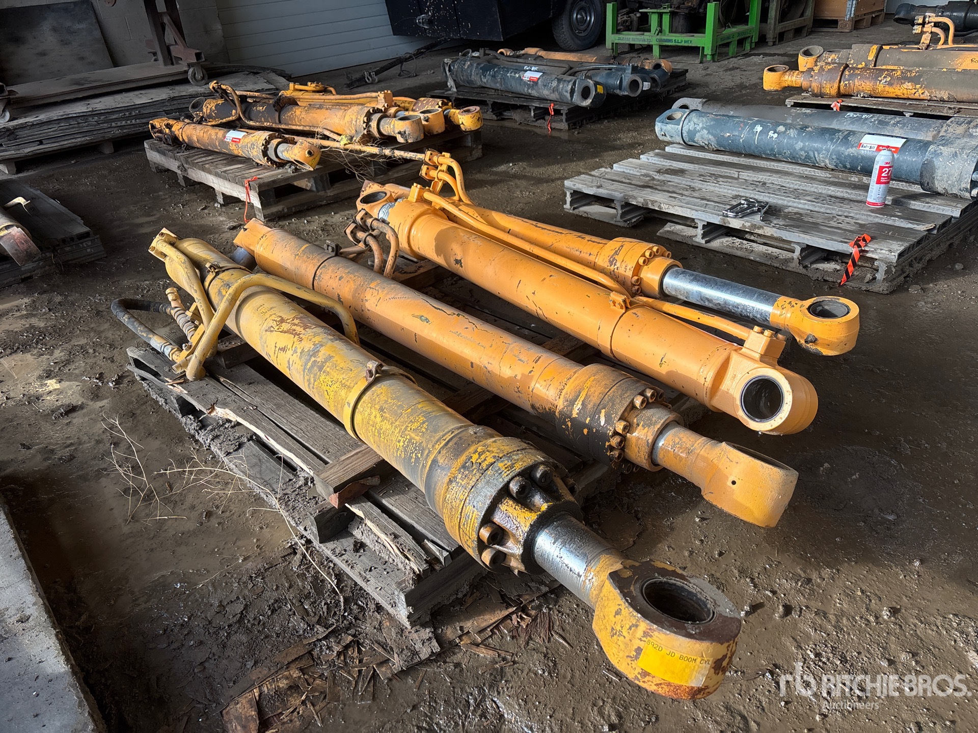 General Appearance with Foto, angolo anteriore sinistro