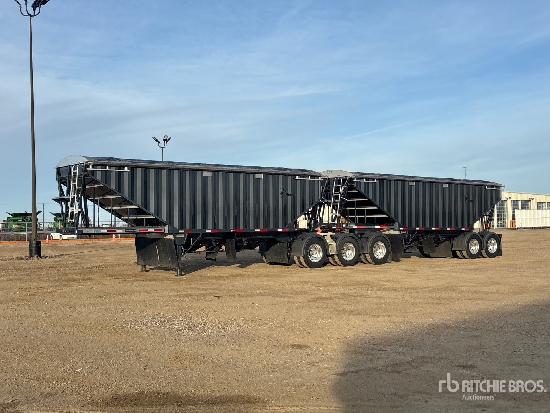 General Appearance with Bild, Ecke vorne links