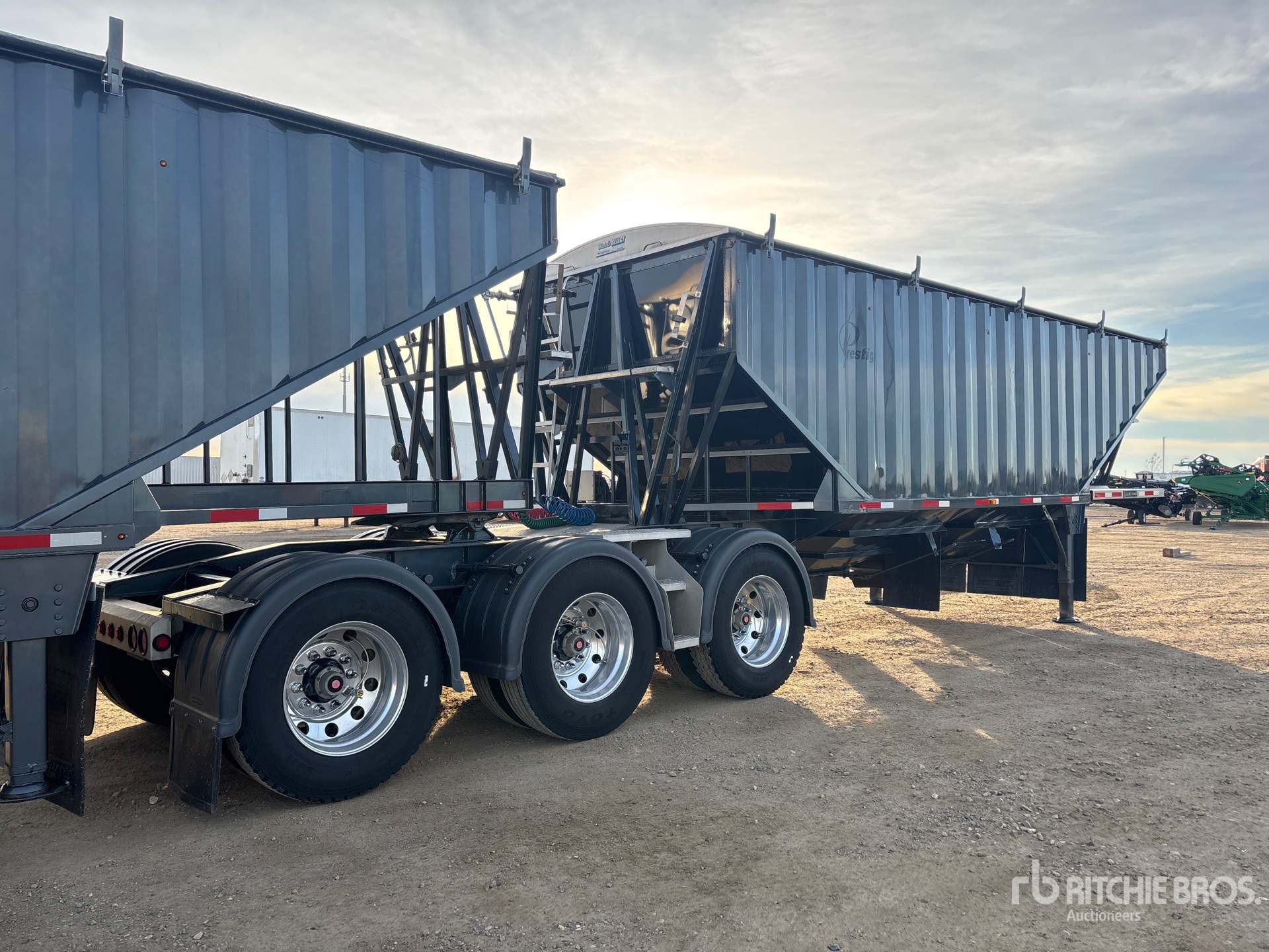 General Appearance with Bild, Ecke hinten rechts