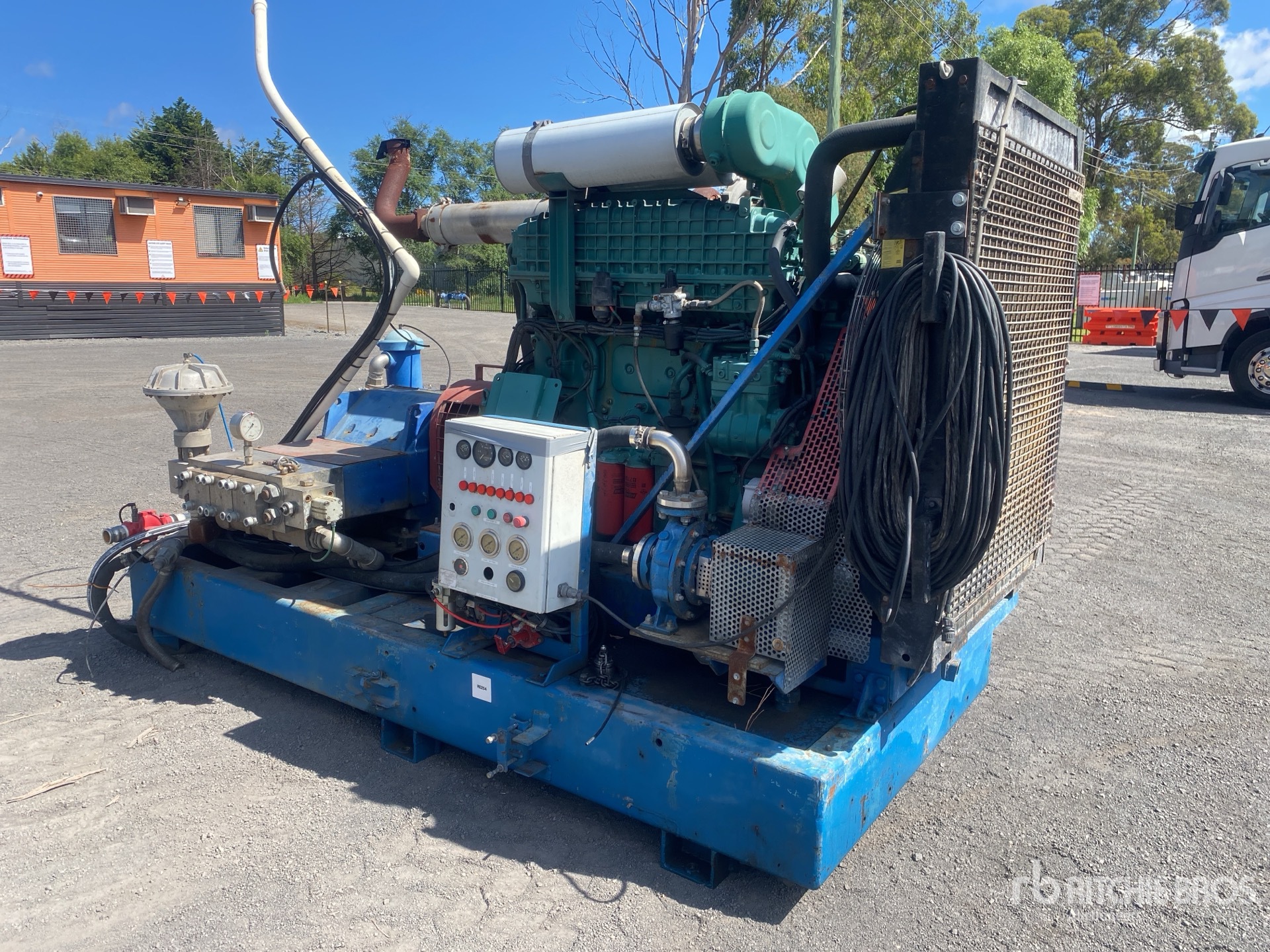 General Appearance with Bild, Ecke vorne rechts