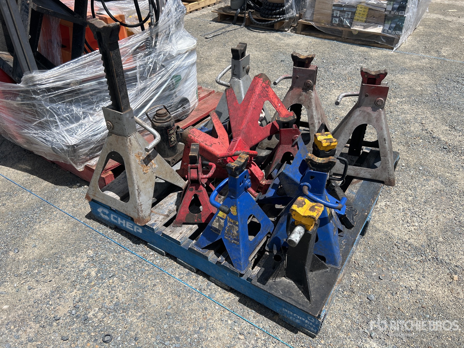 General Appearance with Bild, Ecke vorne links