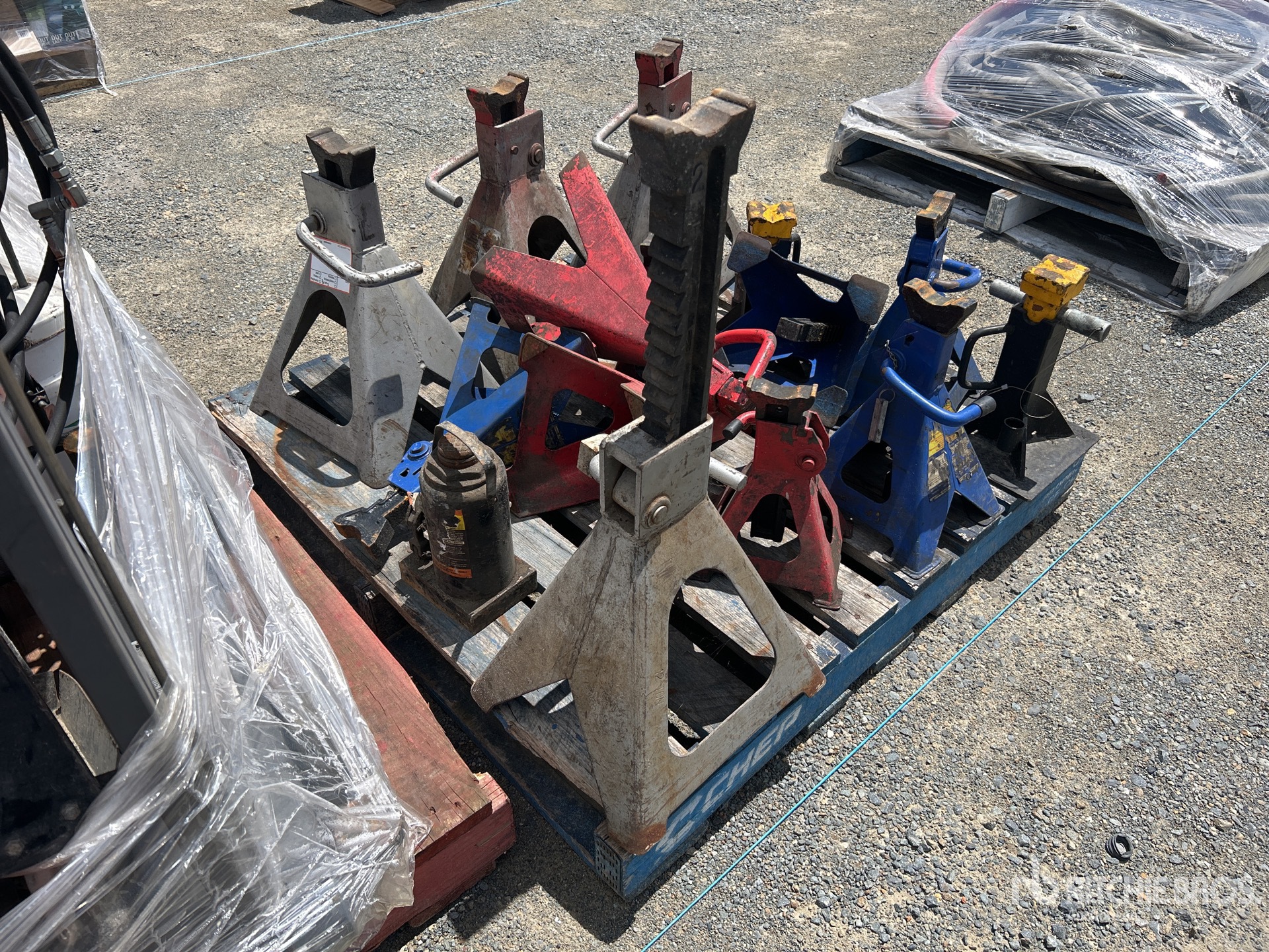 General Appearance with Bild, Ecke vorne rechts