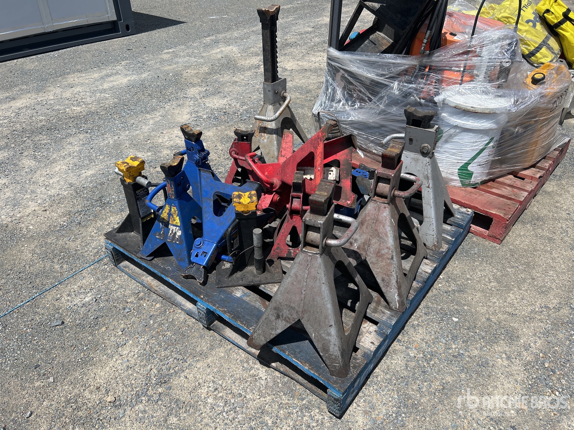 General Appearance with Bild, Ecke hinten links