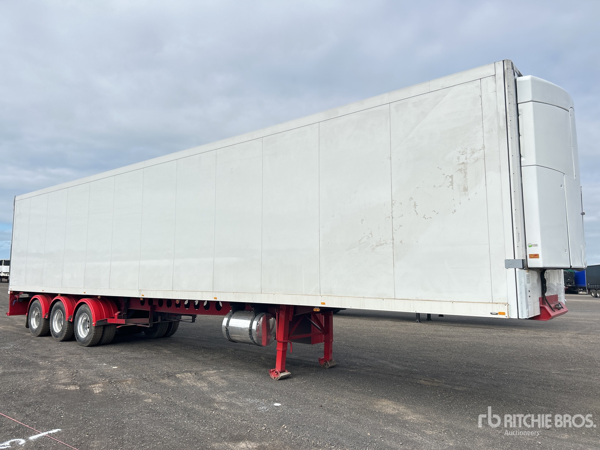 General Appearance with Foto, angolo anteriore sinistro