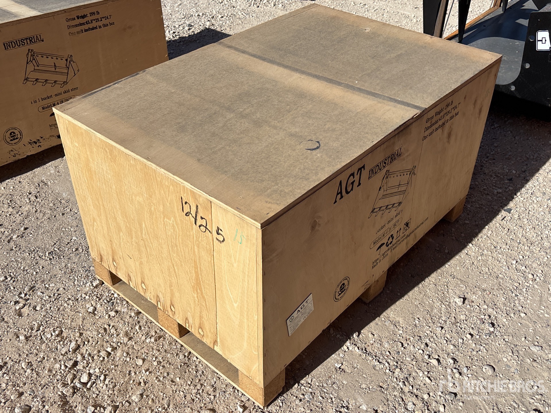 General Appearance with Bild, Ecke hinten links