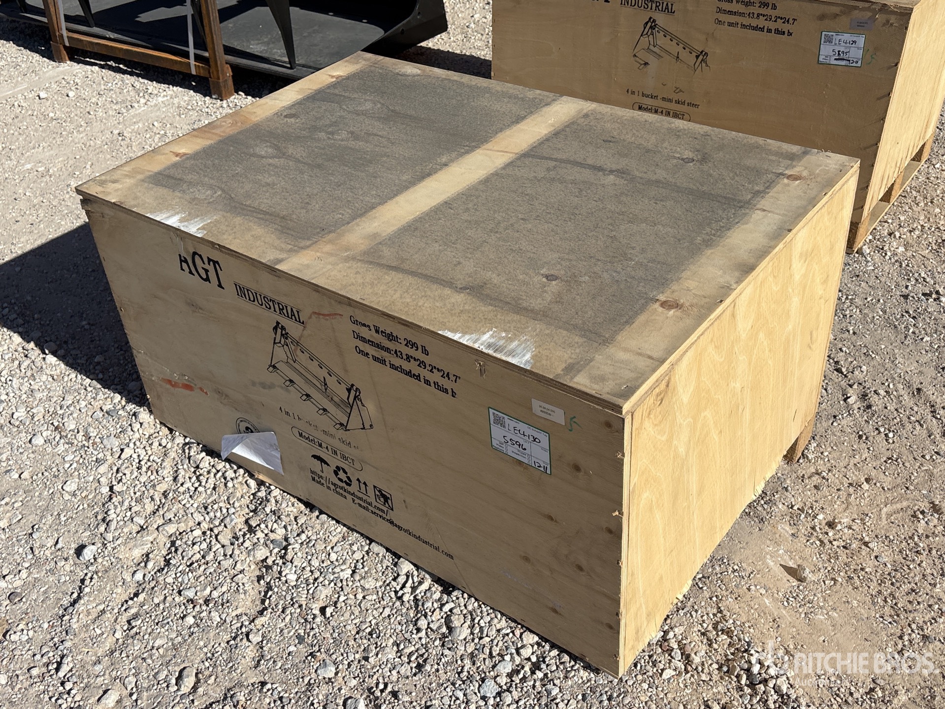 General Appearance with Bild, Ecke vorne links