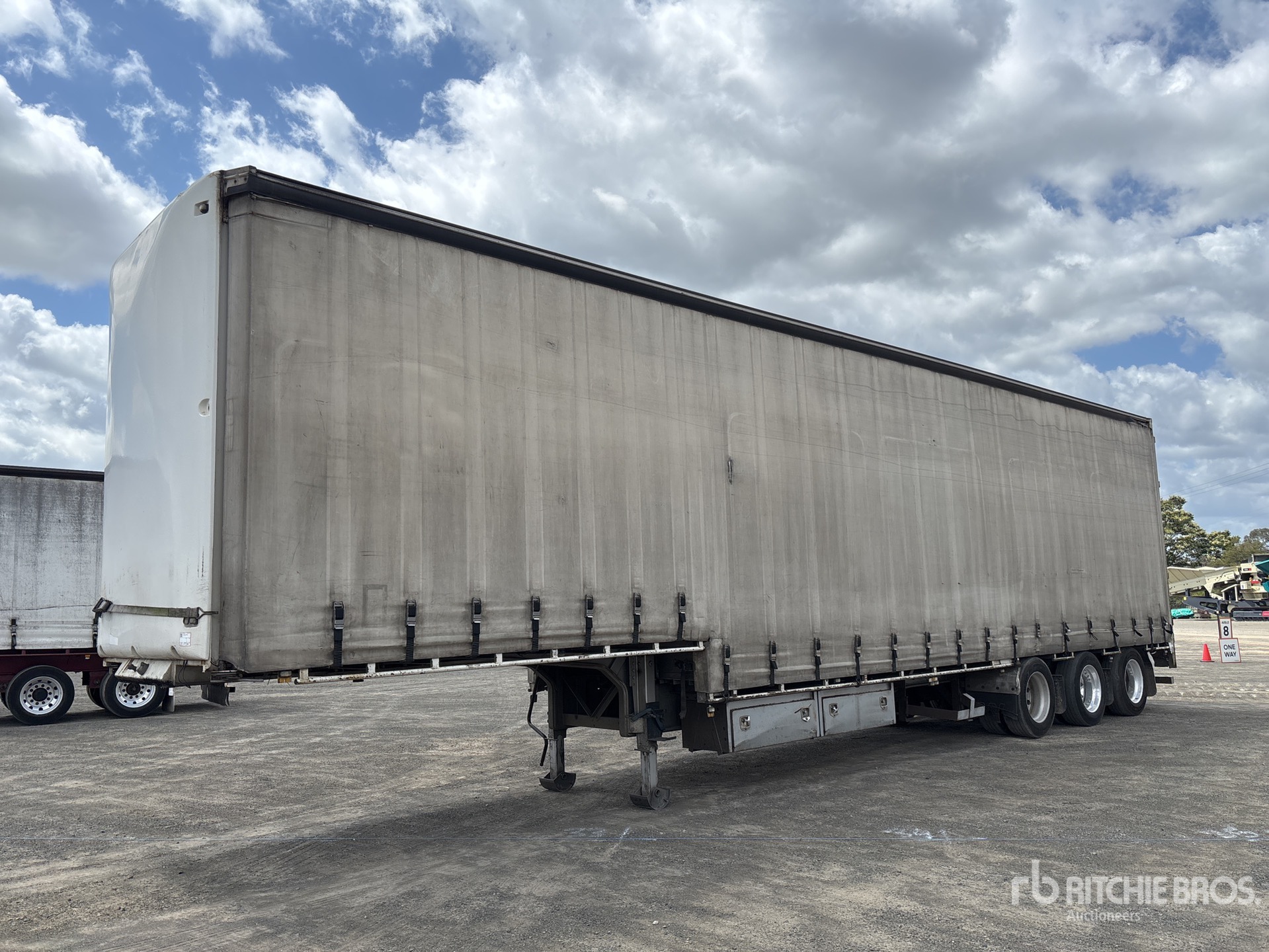 General Appearance with Image, coin avant droit