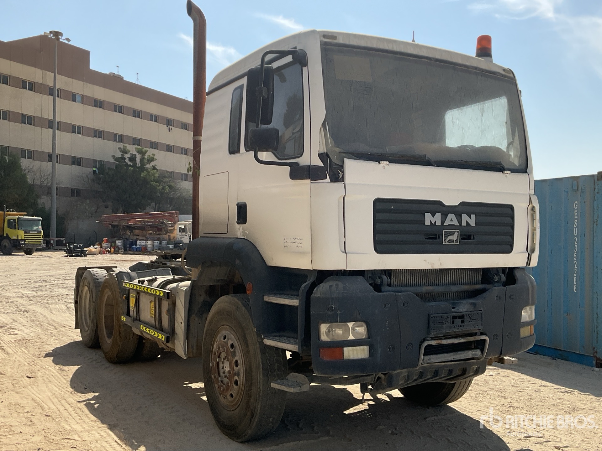 Aspect général with Image, coin avant droit